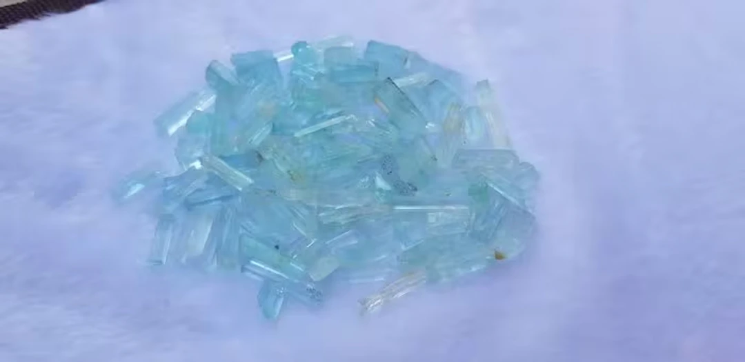 Exceptional color rare Natural rough Aquamarine Crystals- 43 g