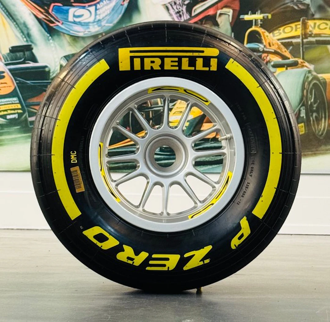 Tyre complete on wheel - Formule 1 Pirelli - O.Z. *** NO RESERVE ***