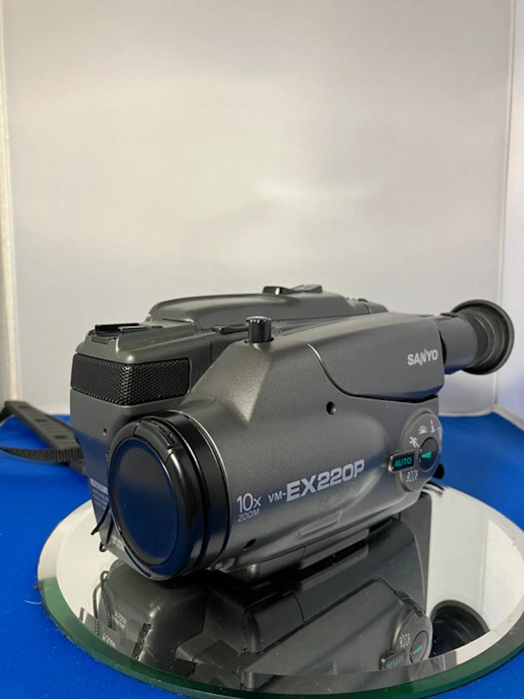 Sanyo VM EX220P Analogue video camera
