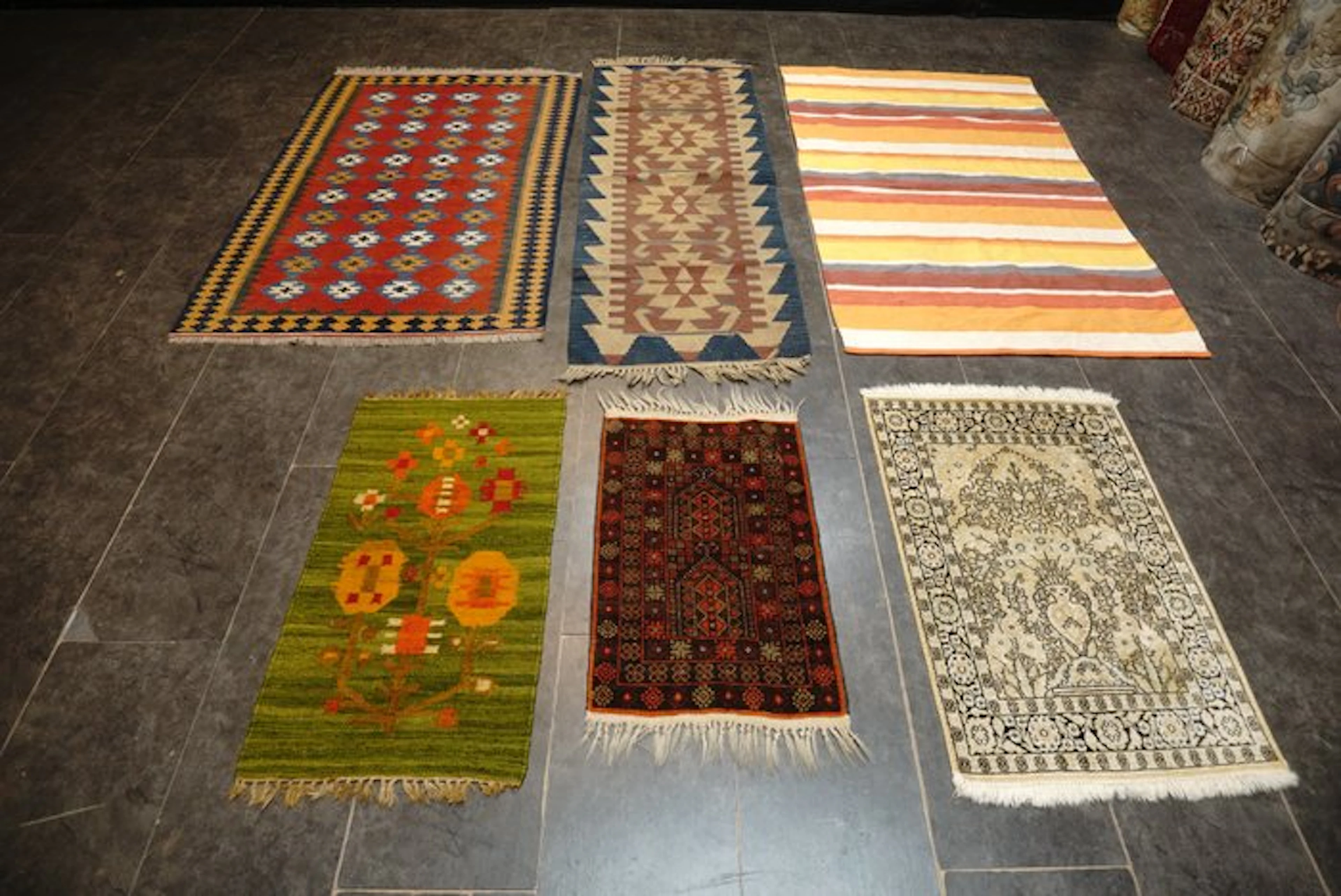 6-piece Oriental rug set: exquisite craftsmanship in...