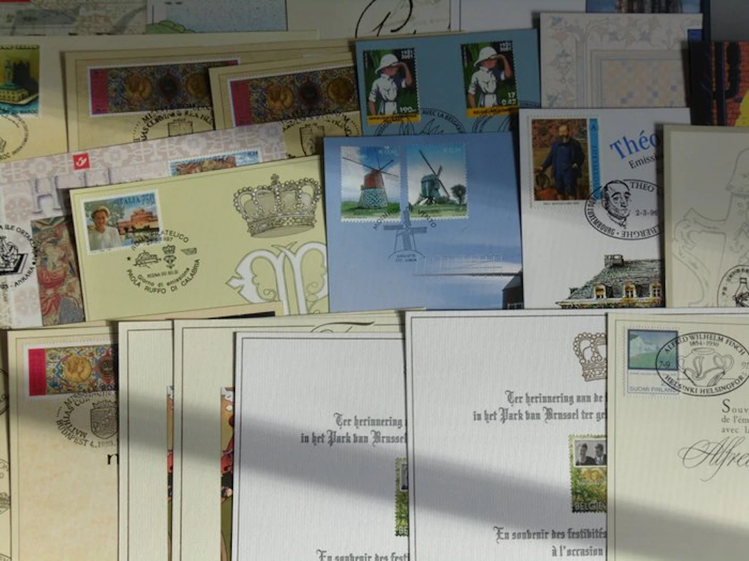 Belgium - Collection of 31 commemorative cards + 2 FDCs from Sweden