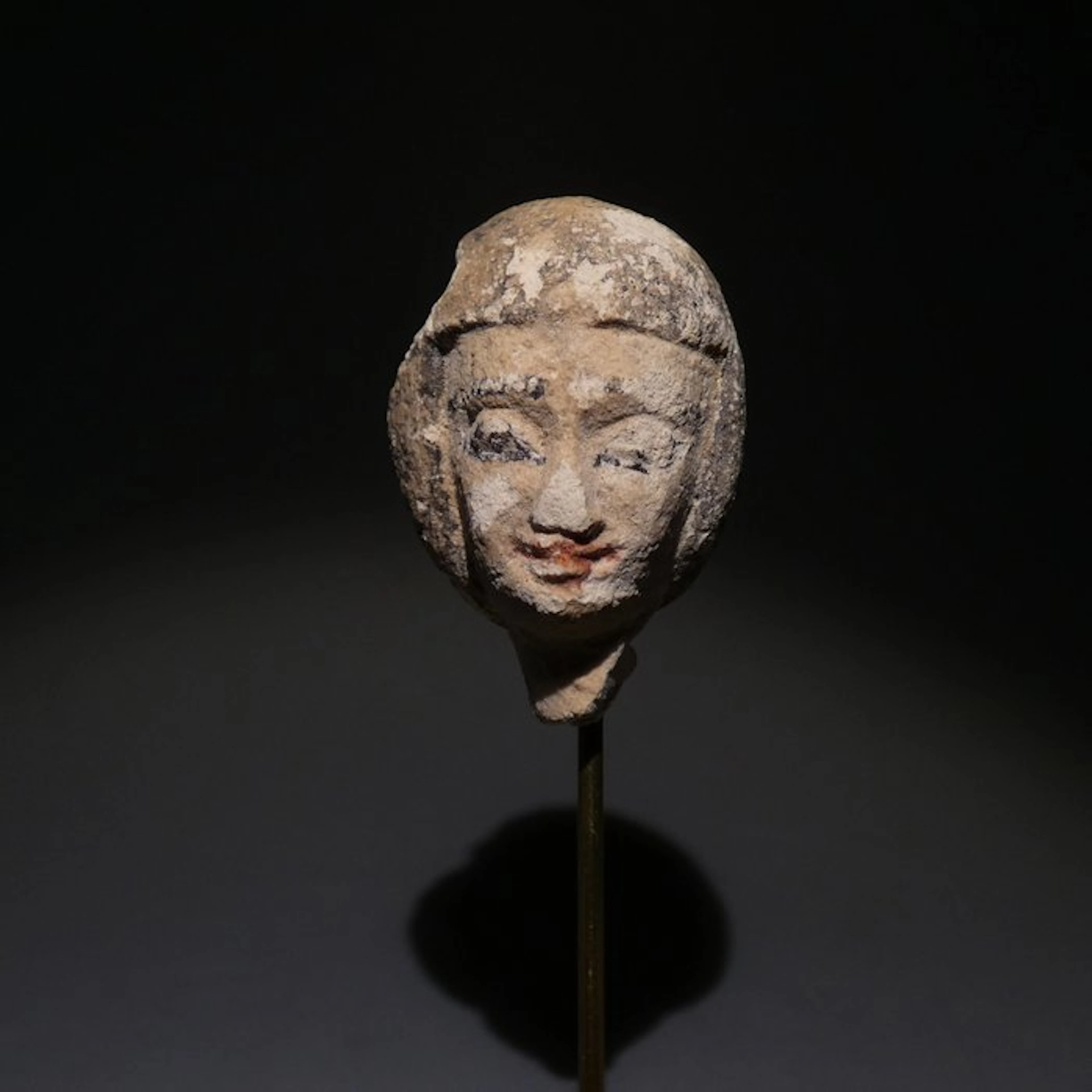 Ancient Egyptian Limestone Concubine head. 3,2 cm H. Late Period, 664 - 332 BC