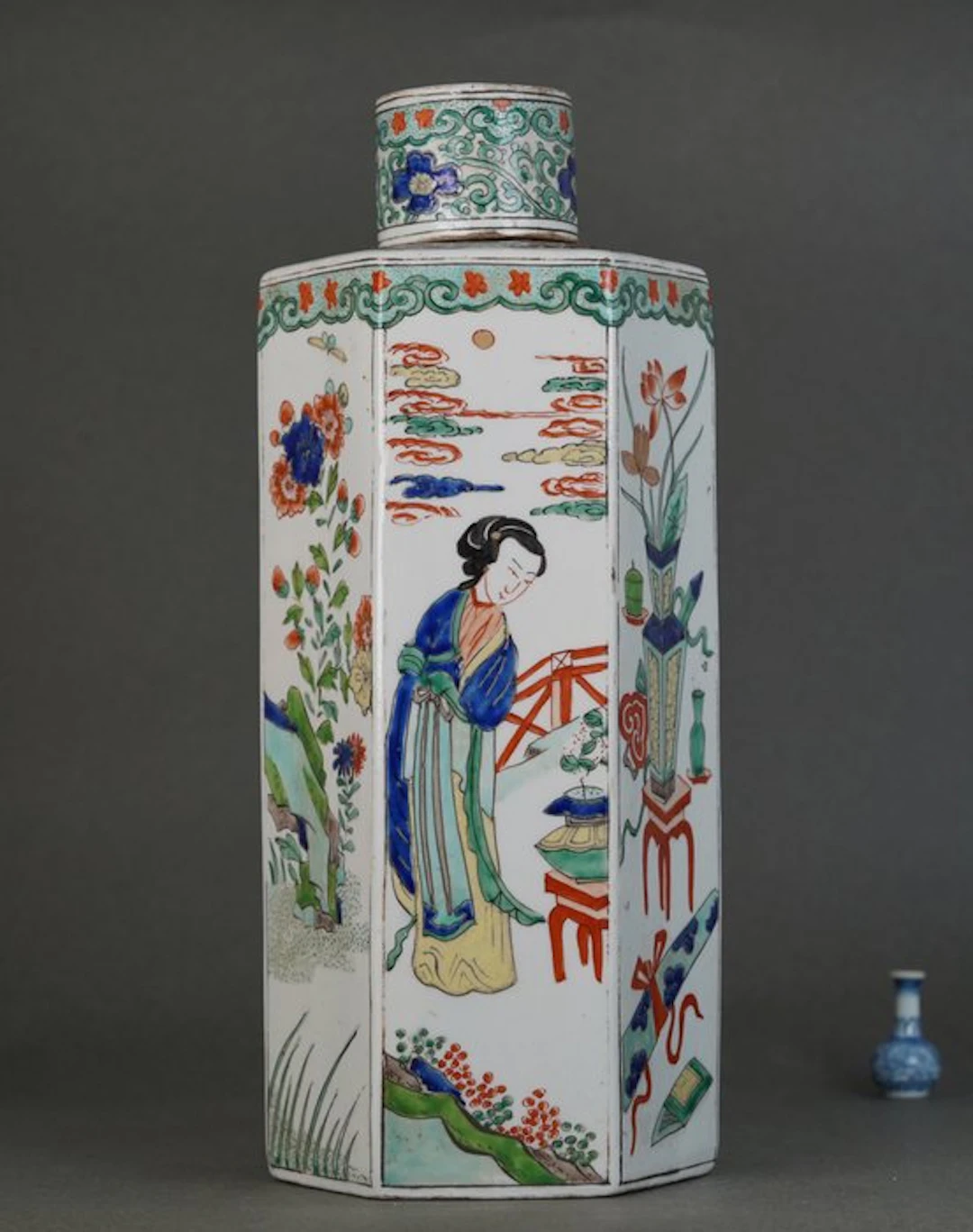 Kangxi (1662-1722) - Teapot - Ladies with Flowers