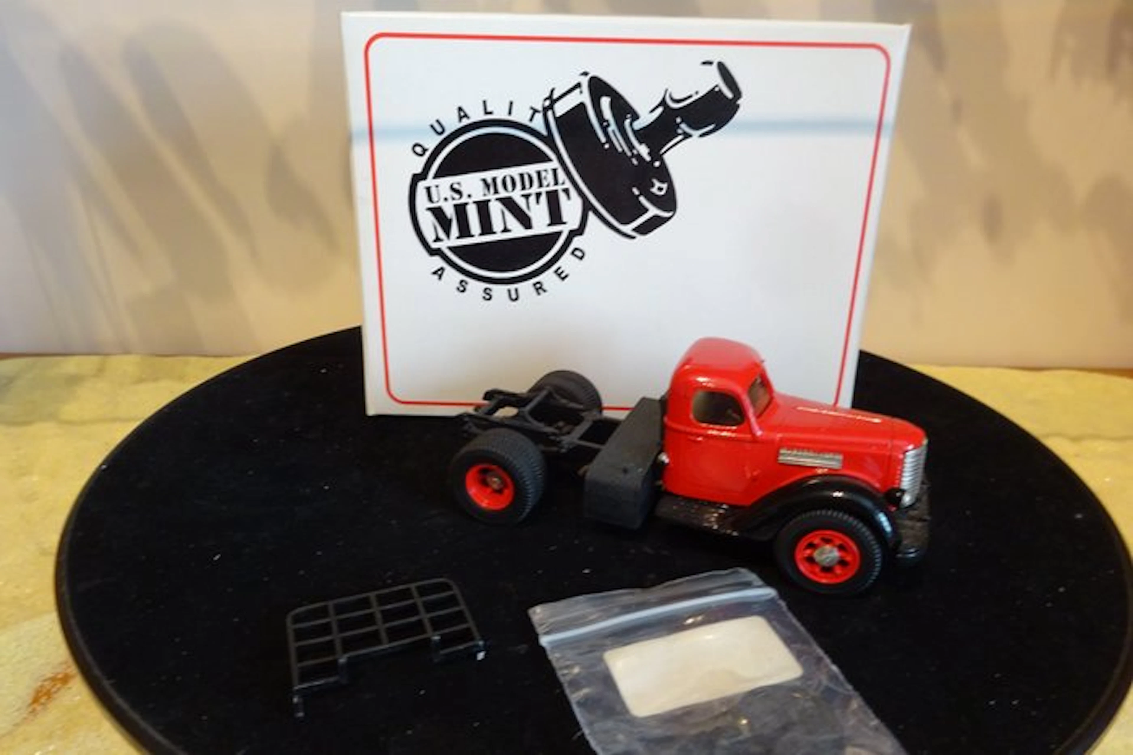 U.S. Model Mint 1:43 - Model truck - 1947 International KB-12