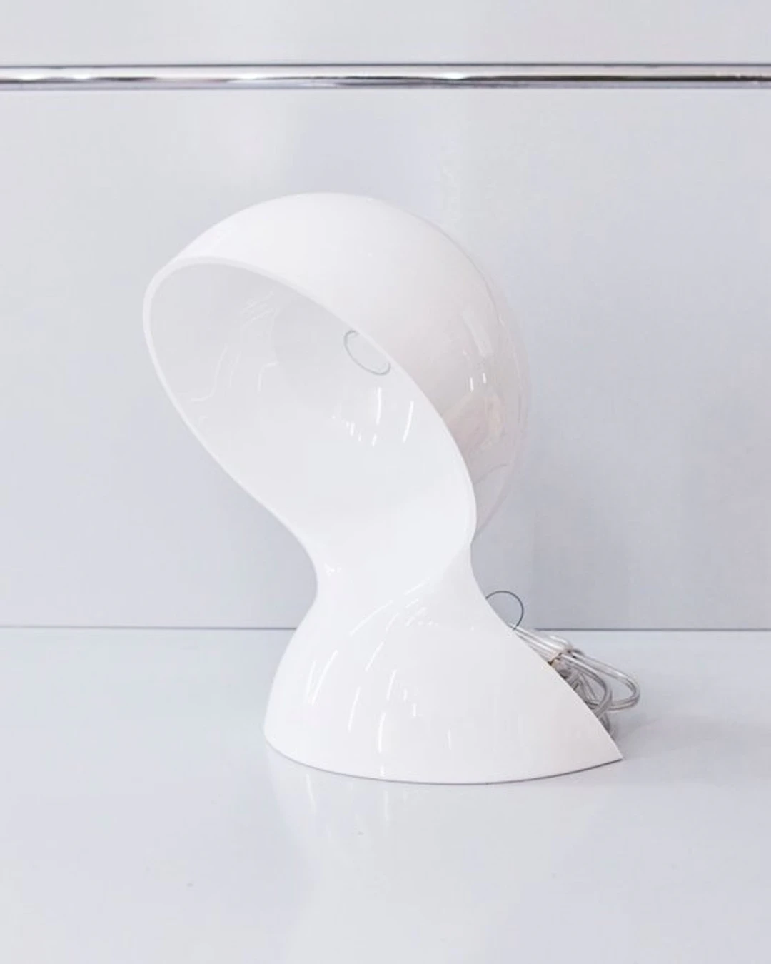 Artemide - Vico Magistretti - Table lamp - Dalù - White - Plastic