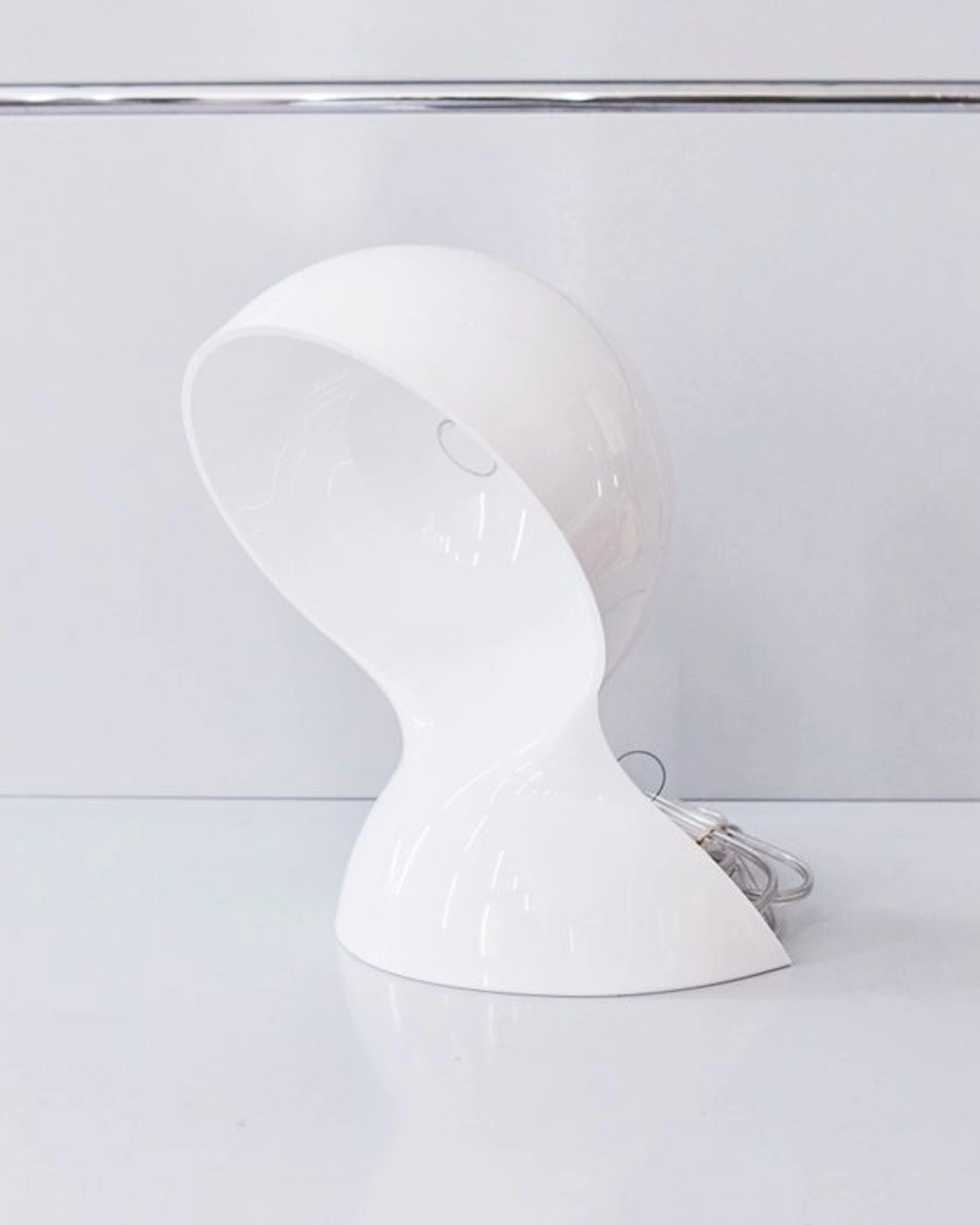 Artemide - Vico Magistretti - Table lamp - Dalù - White - Plastic