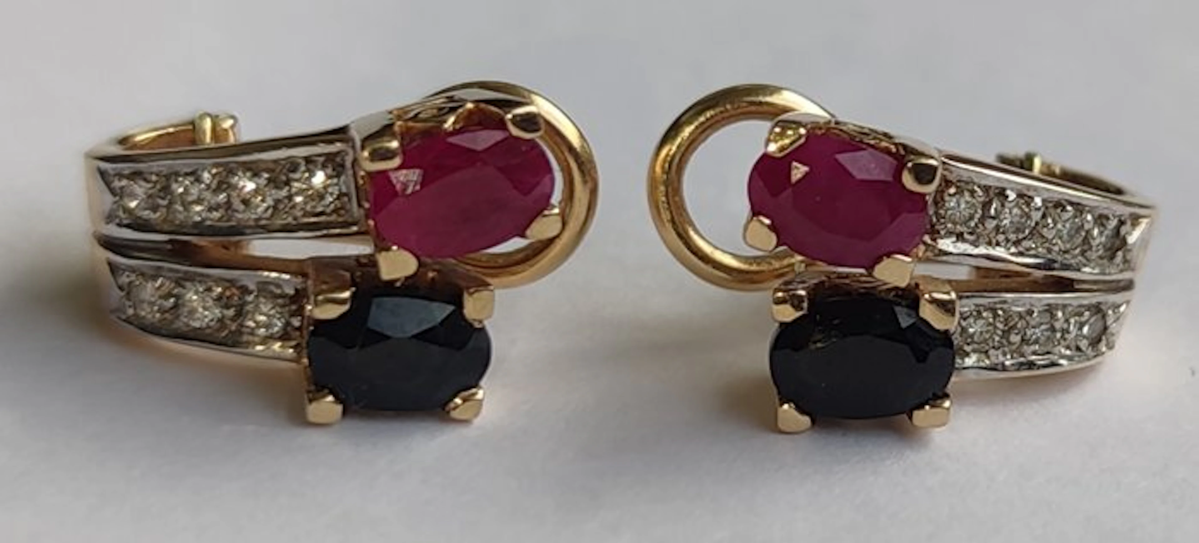 Earrings - 14 kt. Yellow gold, White gold - 1.56ct. tw. Ruby