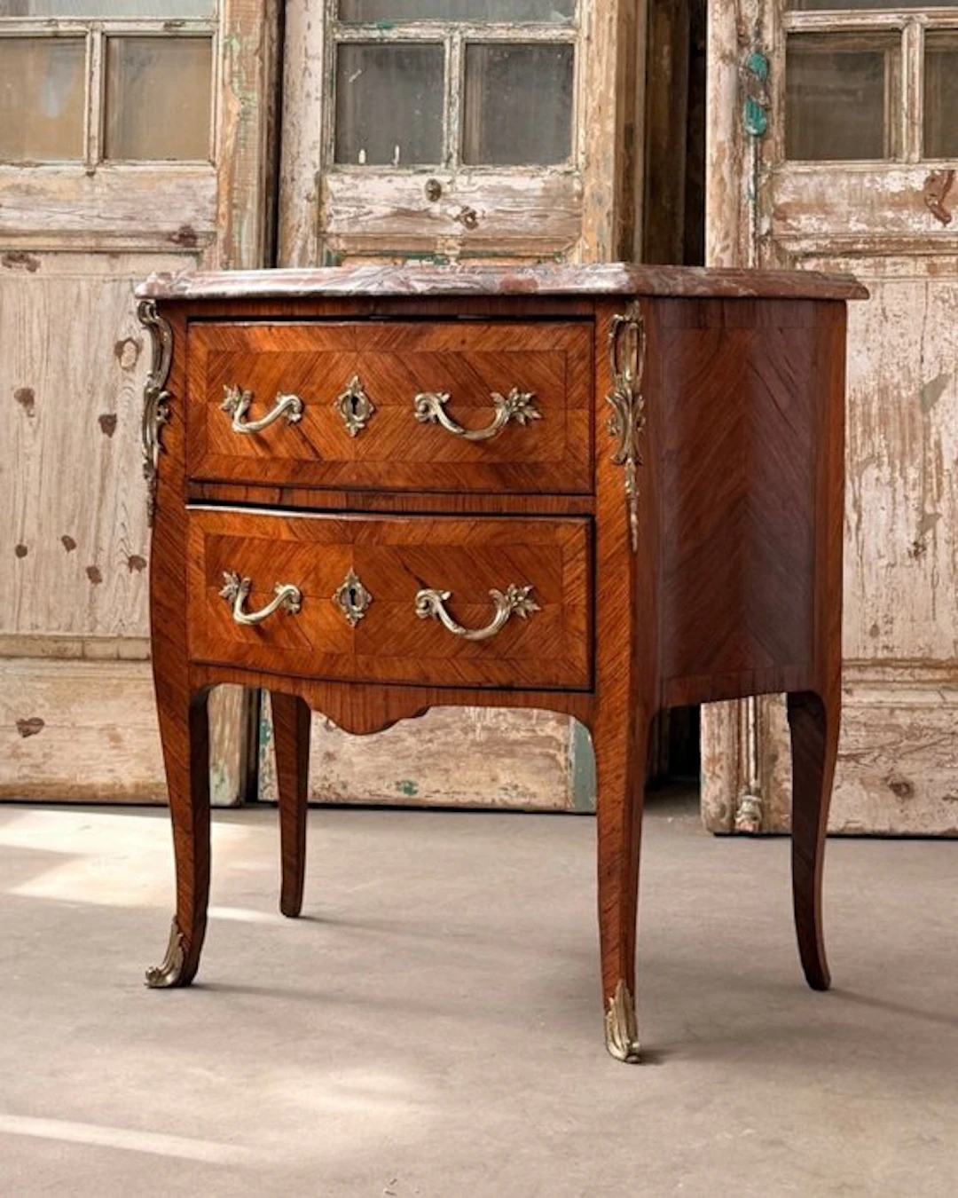 Commode - Ladekast - Walnut, Oak, Gilt bronze - French Louis XV commode