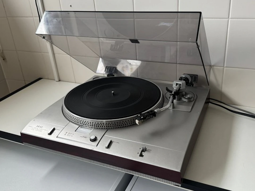 Akai - AP-D30 Direct-Drive Auto-Return Turntable