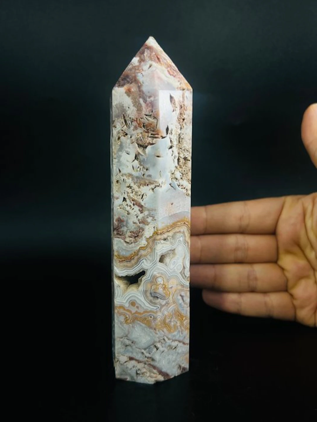 ***NO RESERVE*** Lace Agate Kristalltorn - Unika bandade mönster - Höjd: 170 mm - Bredd: 42 mm- 448 g - (1)
