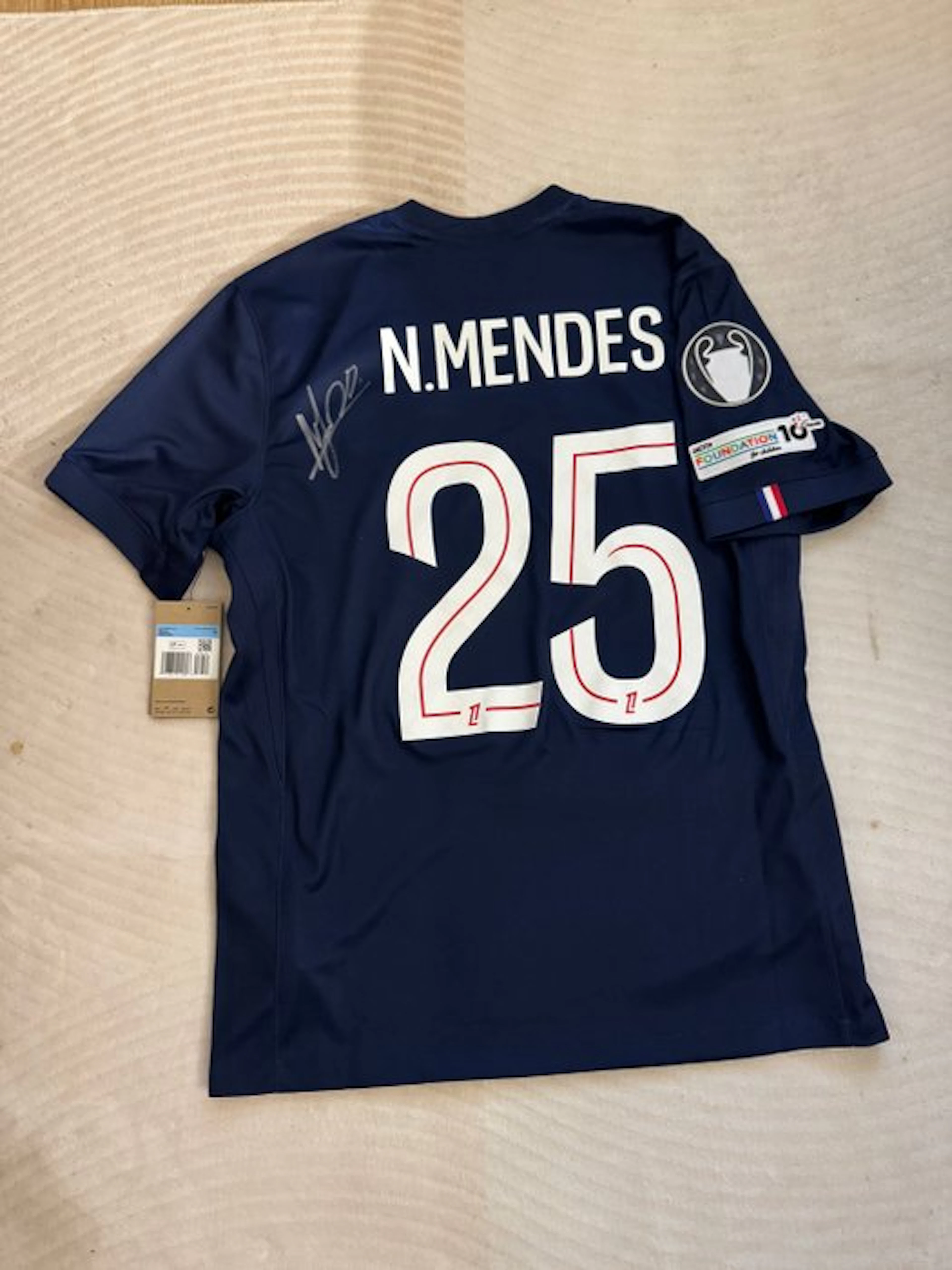 Paris Saint-Germain - Nuno Mendes - Football shirt