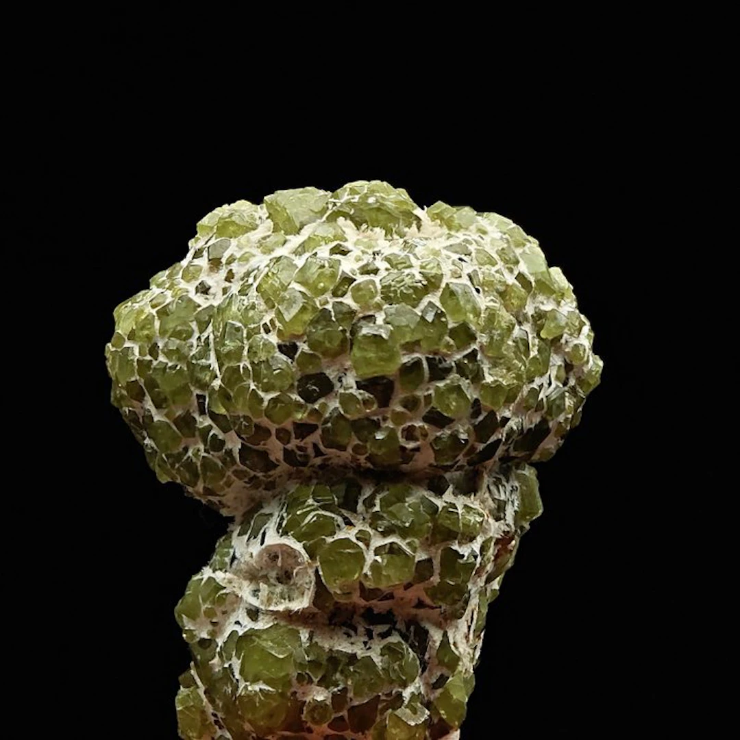Green demantoid
