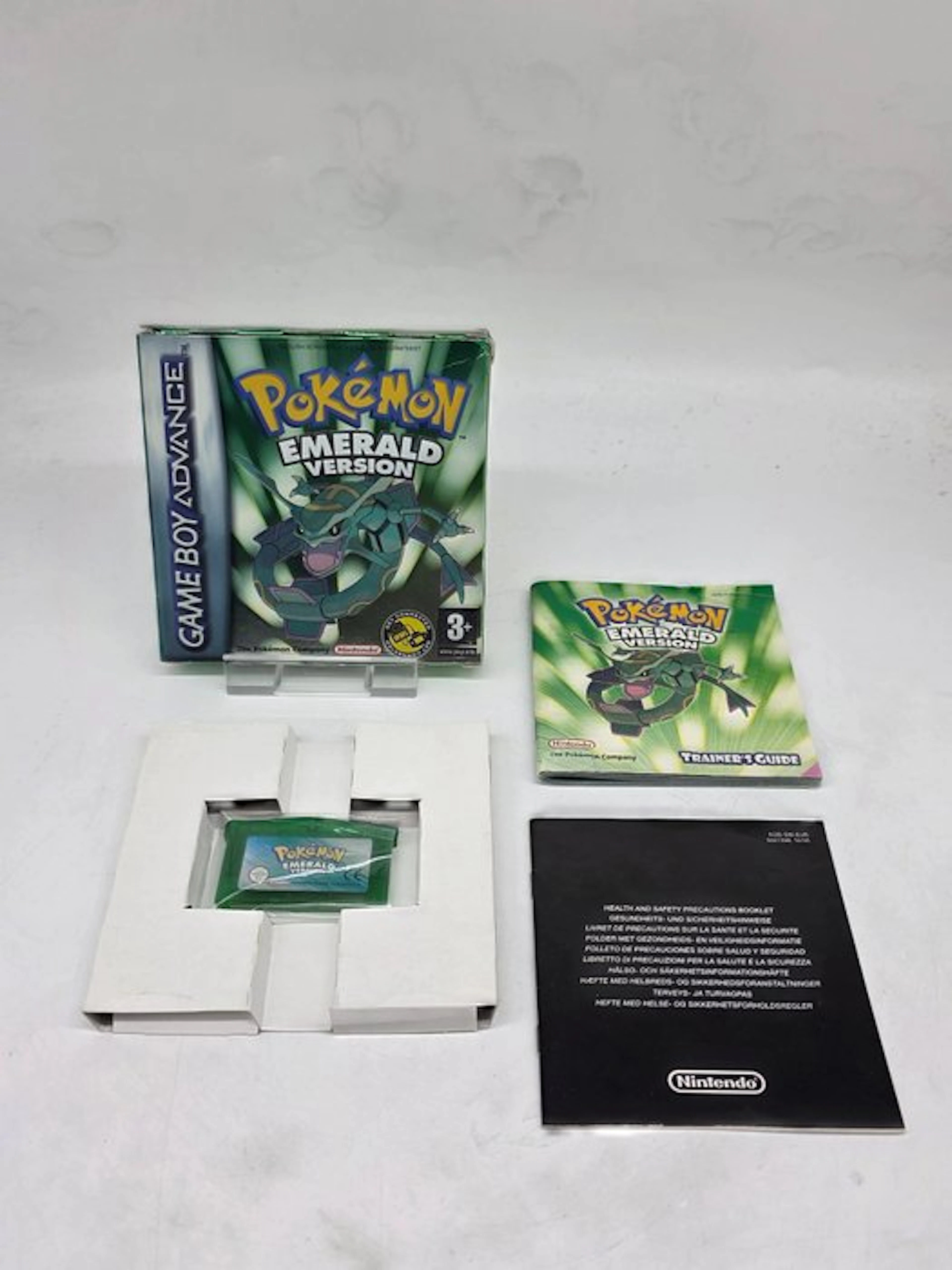Nintendo - Gameboy Advance - Pokémon Emerald Version...