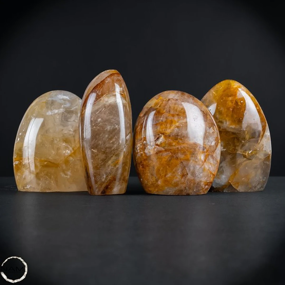 Golden Healer Quartz – Harmonious freeforms with golden...