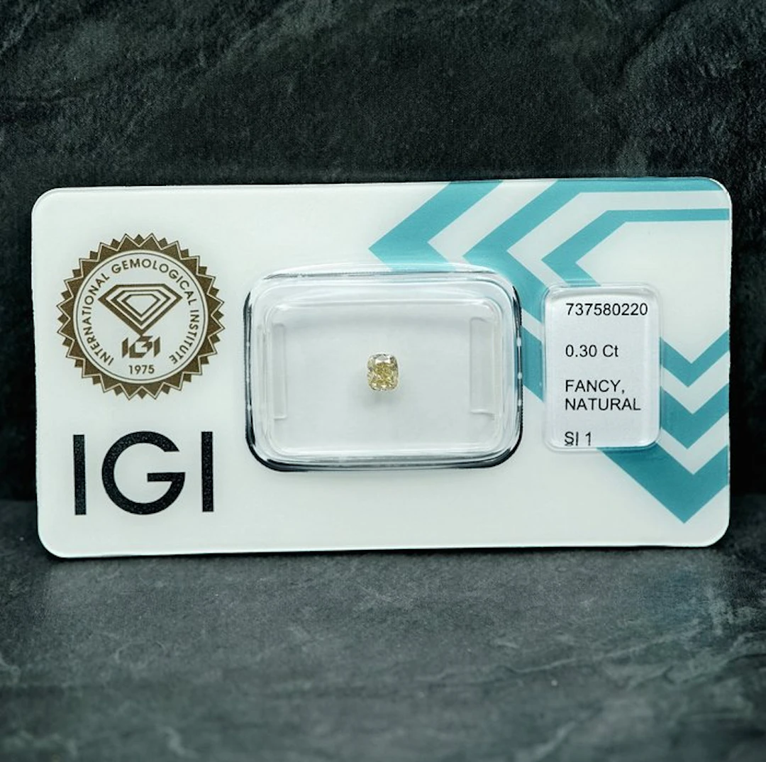 No reserve price - 1 pcs Diamond (Natural coloured)...