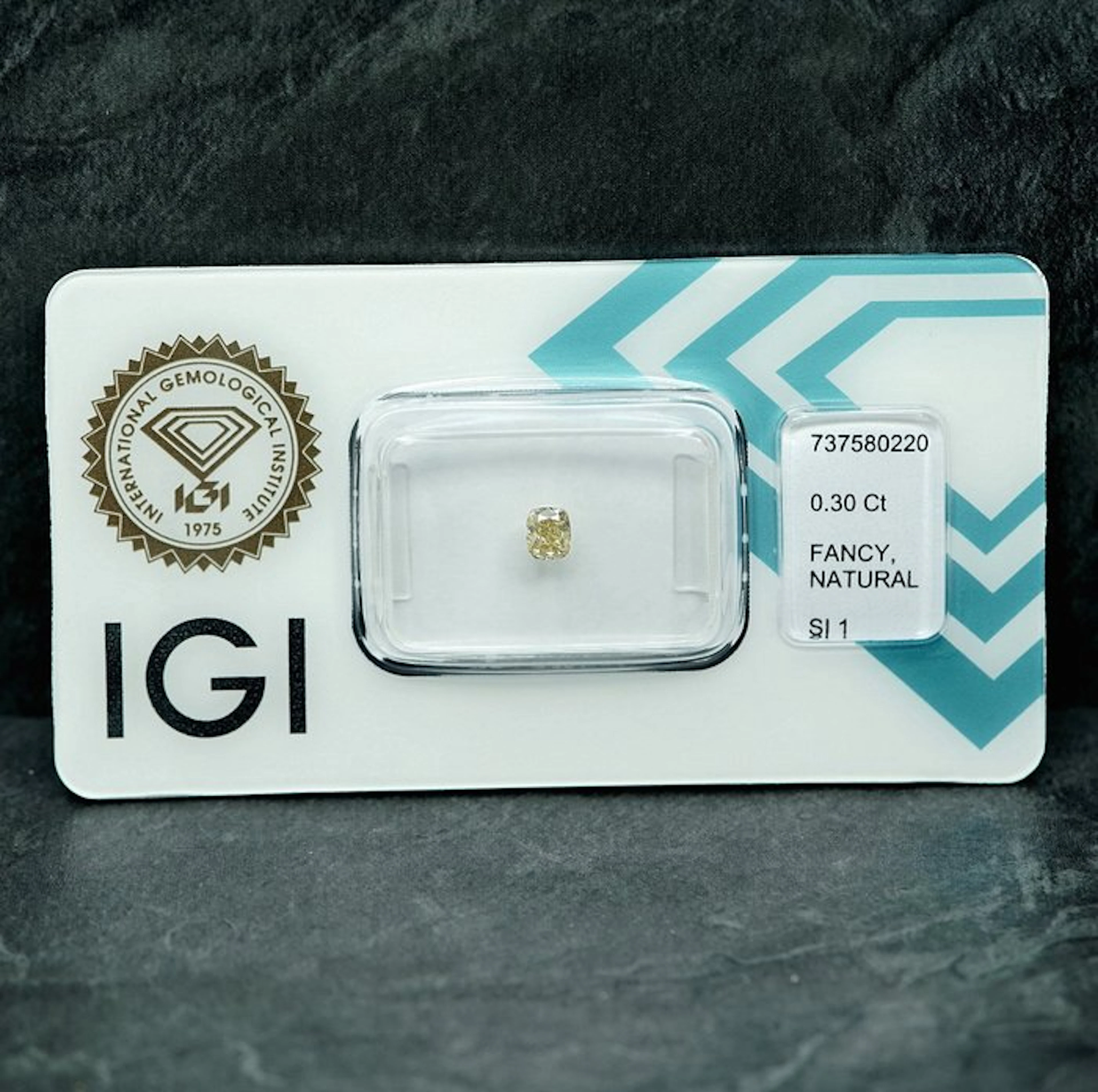 No reserve price - 1 pcs Diamond (Natural coloured)...