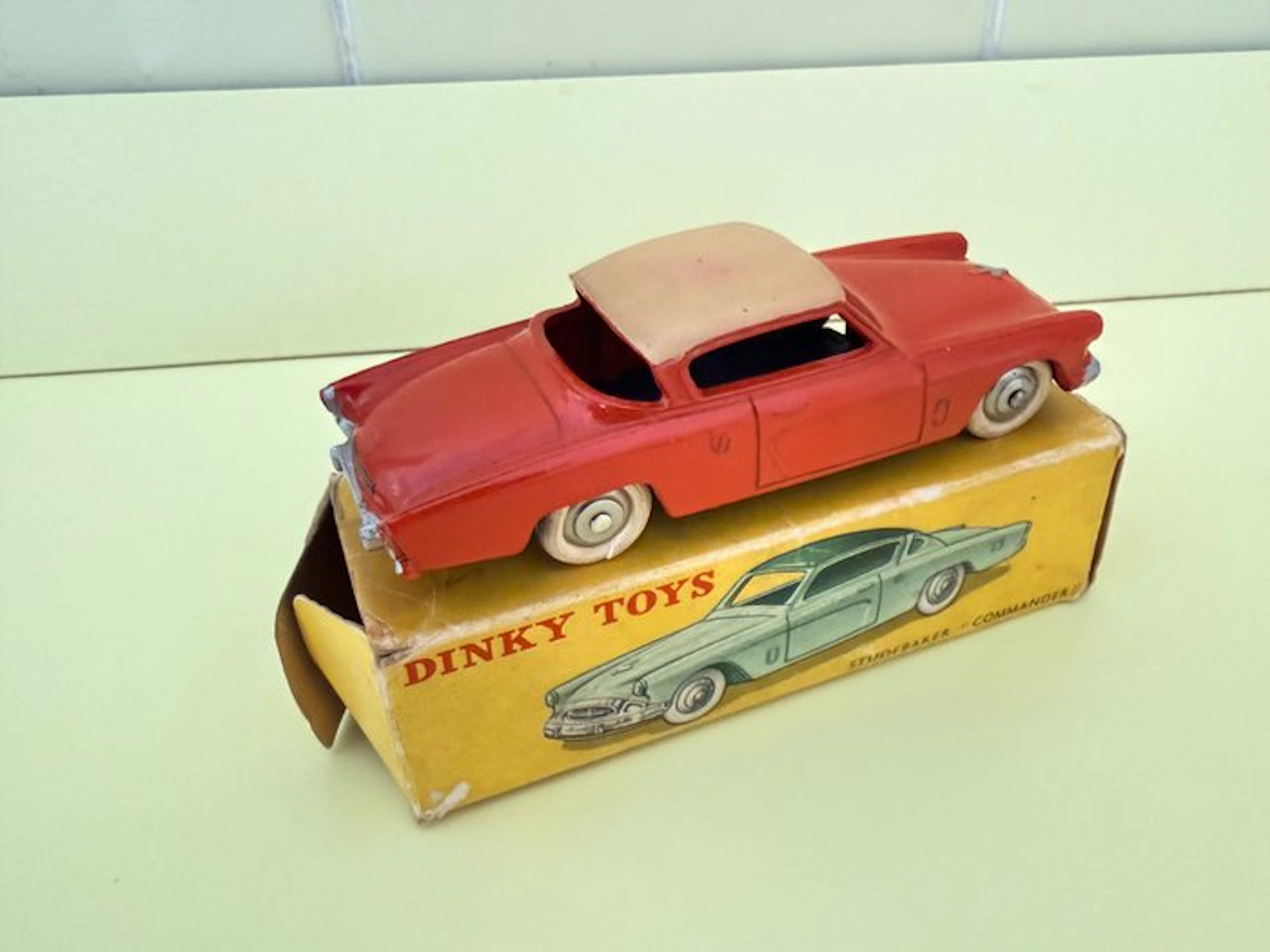 Dinky Toys 1:43 - Model car - Studebaker Commander - 24 years