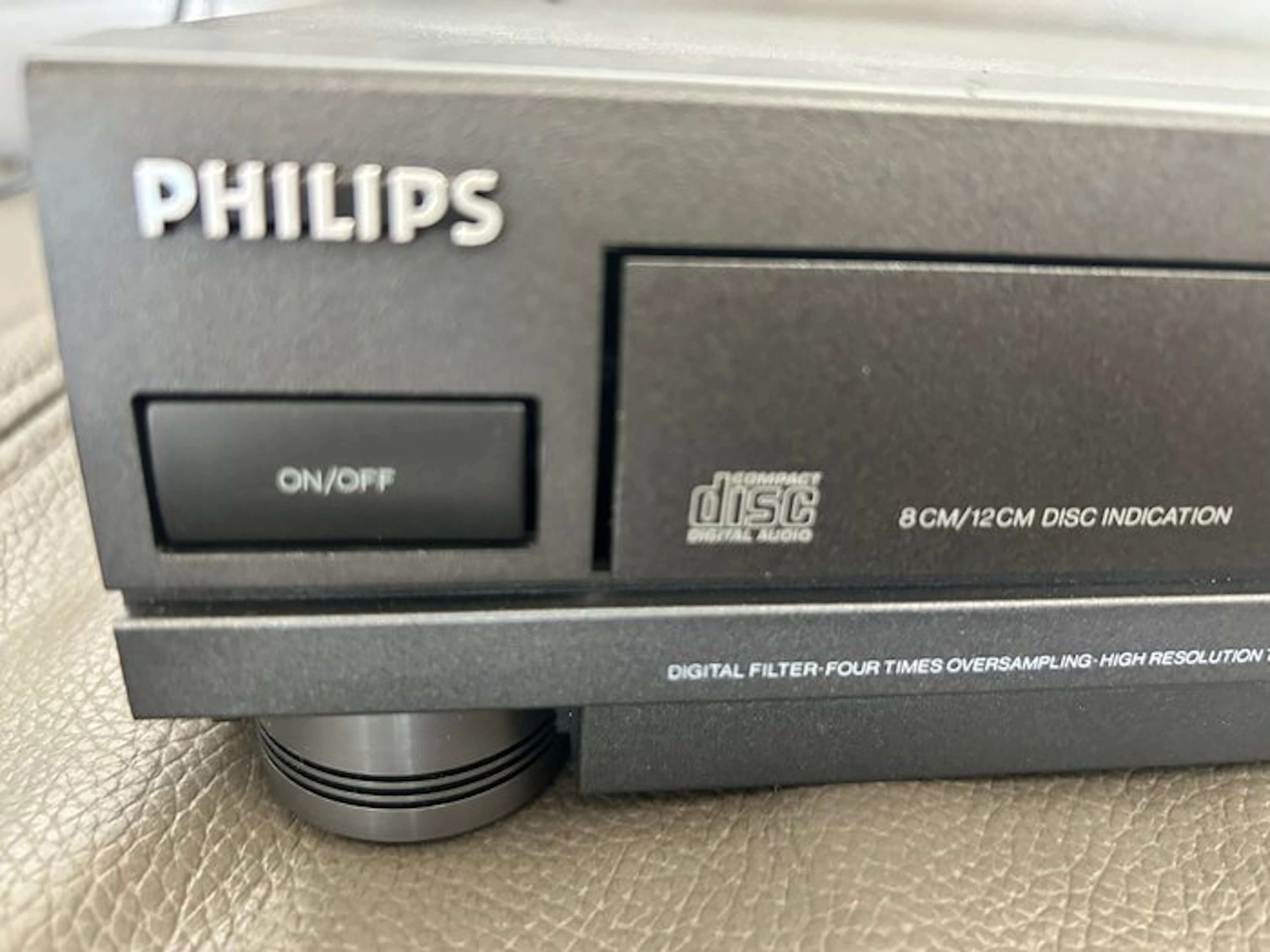Philips - CD230 / dual TDA1543 16-bit D/A converter CD player