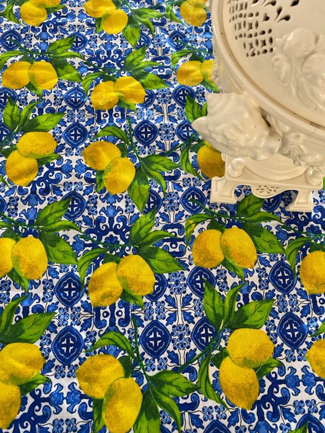 san leucio - Gorgeous blue-patterned tablecloth with lemons
