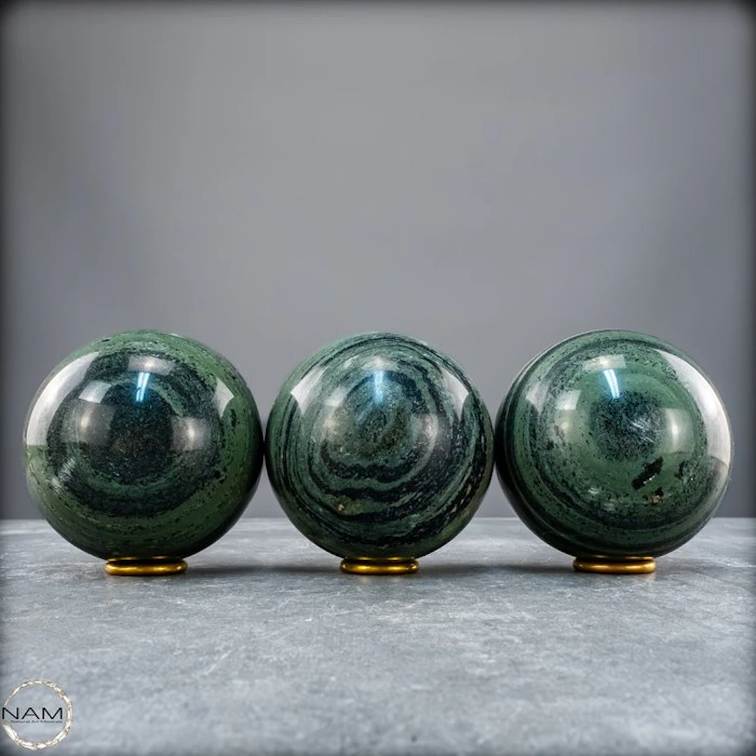 Kambaba Jasper Sphere Set – Fascinating banded natural...