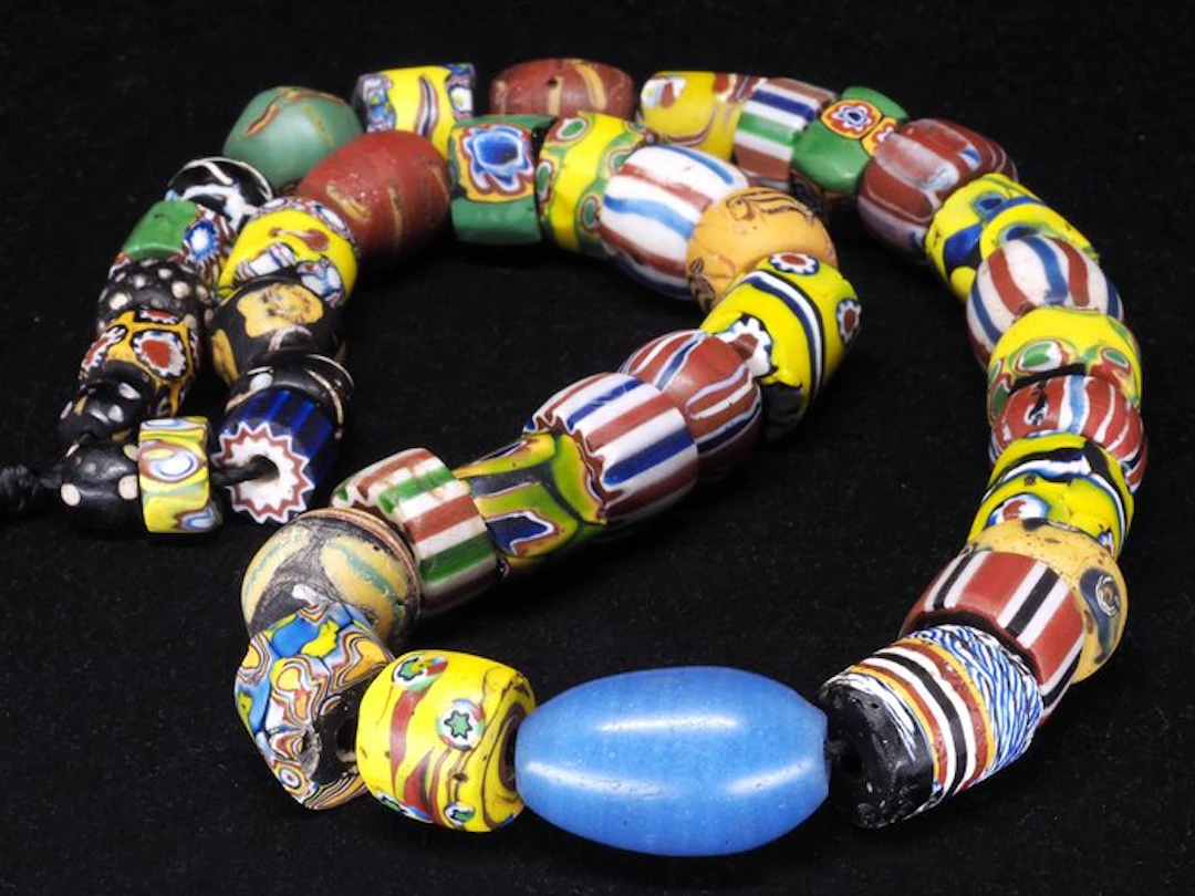 Glass beads strand - String of beads - Venetian Beads
