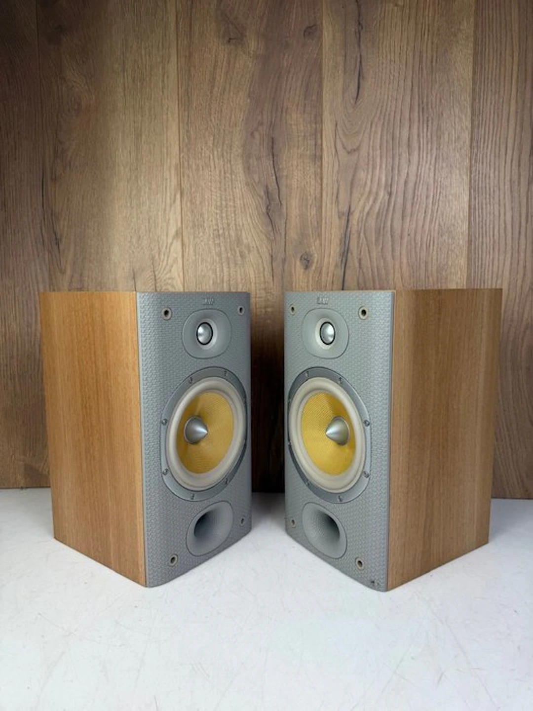 Bower & Wilkins - DM601 S3 - Matching Pair Speaker set