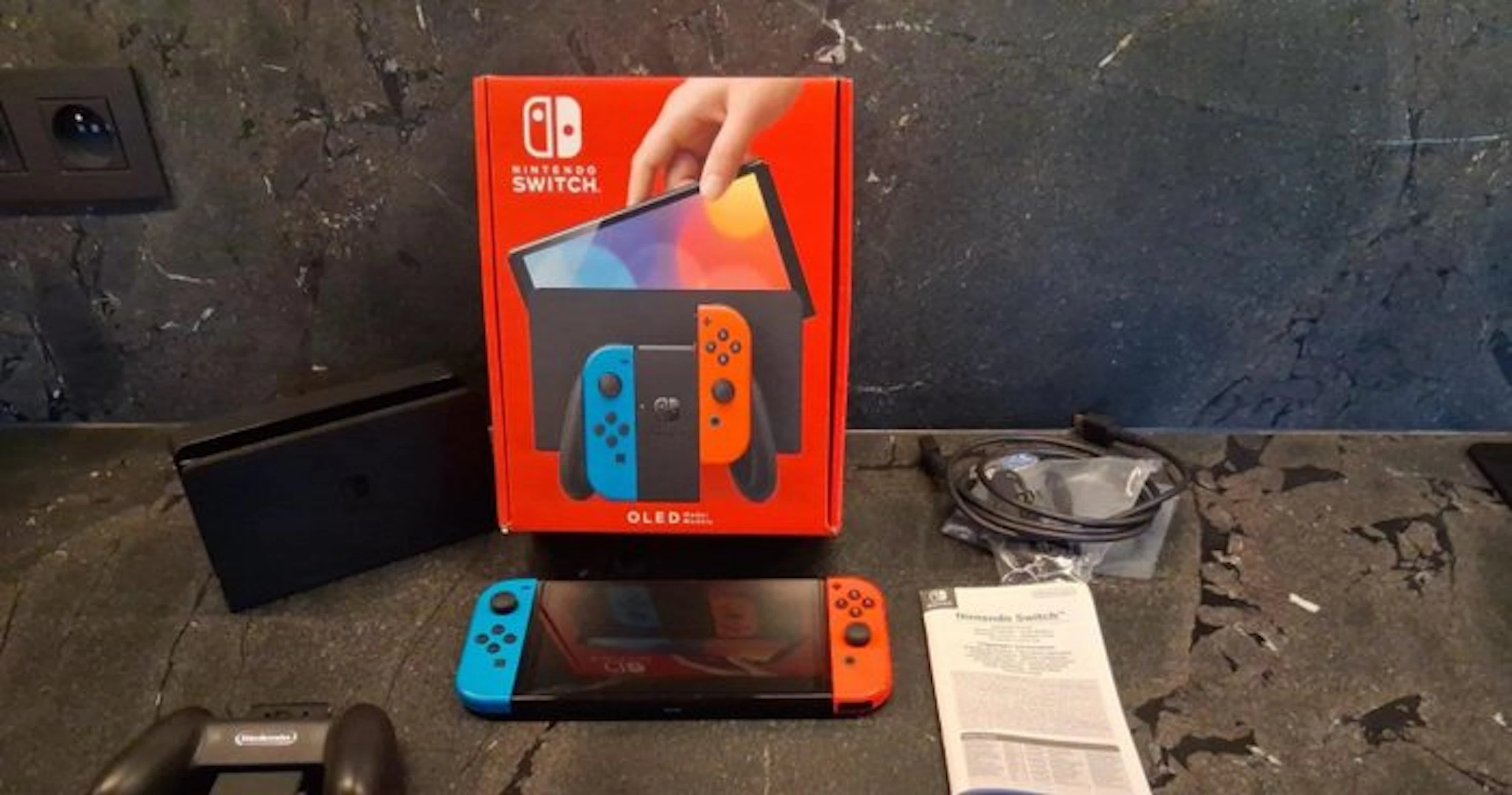 Nintendo - Switch (OLED) - Nintendo Switch OLED - Video...