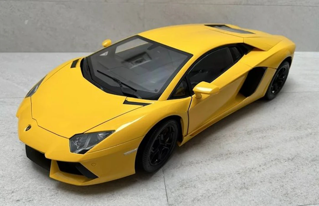 Pocher 1:8 - Model car - Lamborghini Aventador LP700-4 giallo Orion