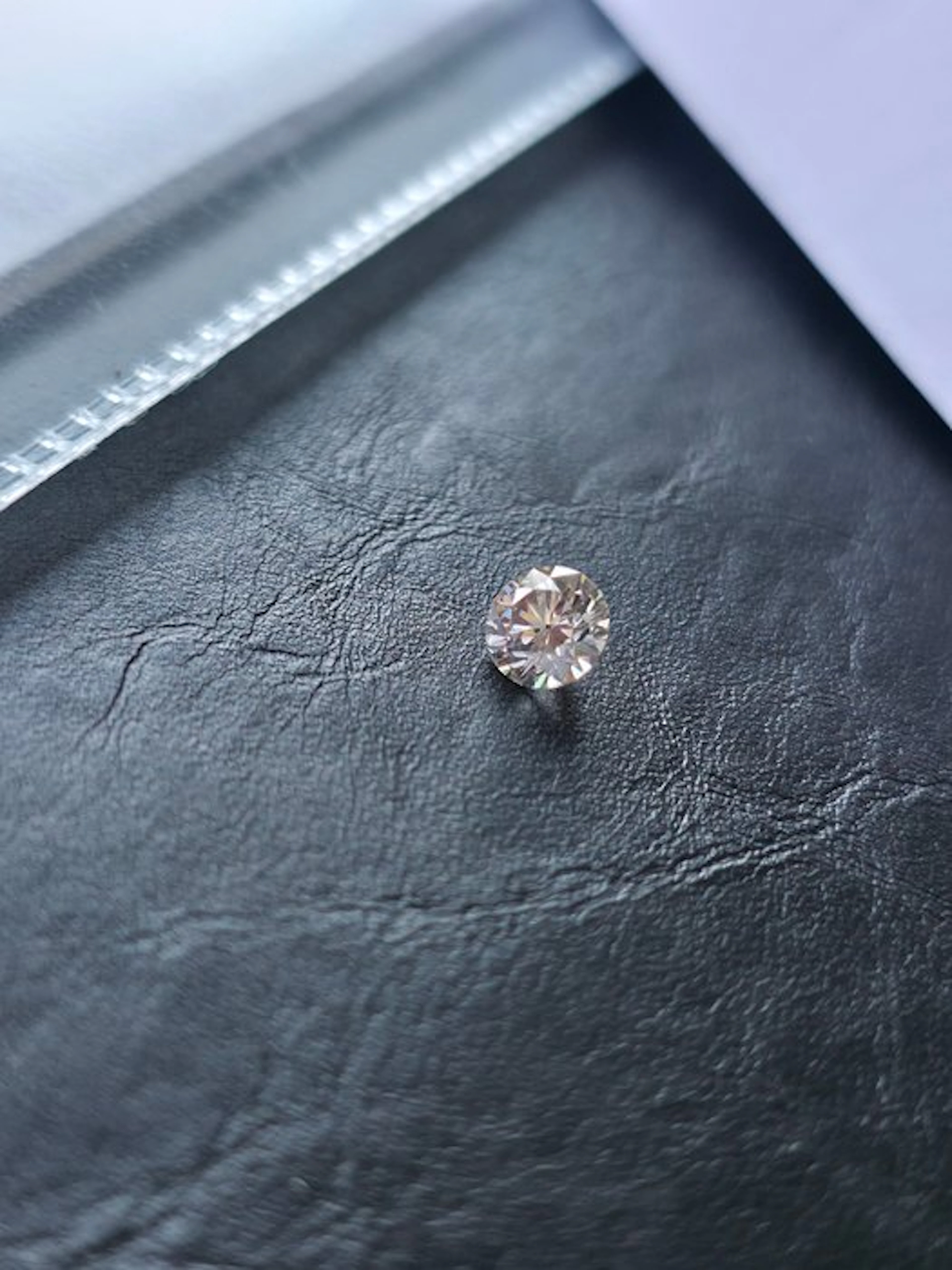 1 pcs Diamond (Natural coloured) - 0.70 ct - Round - Very light Pink