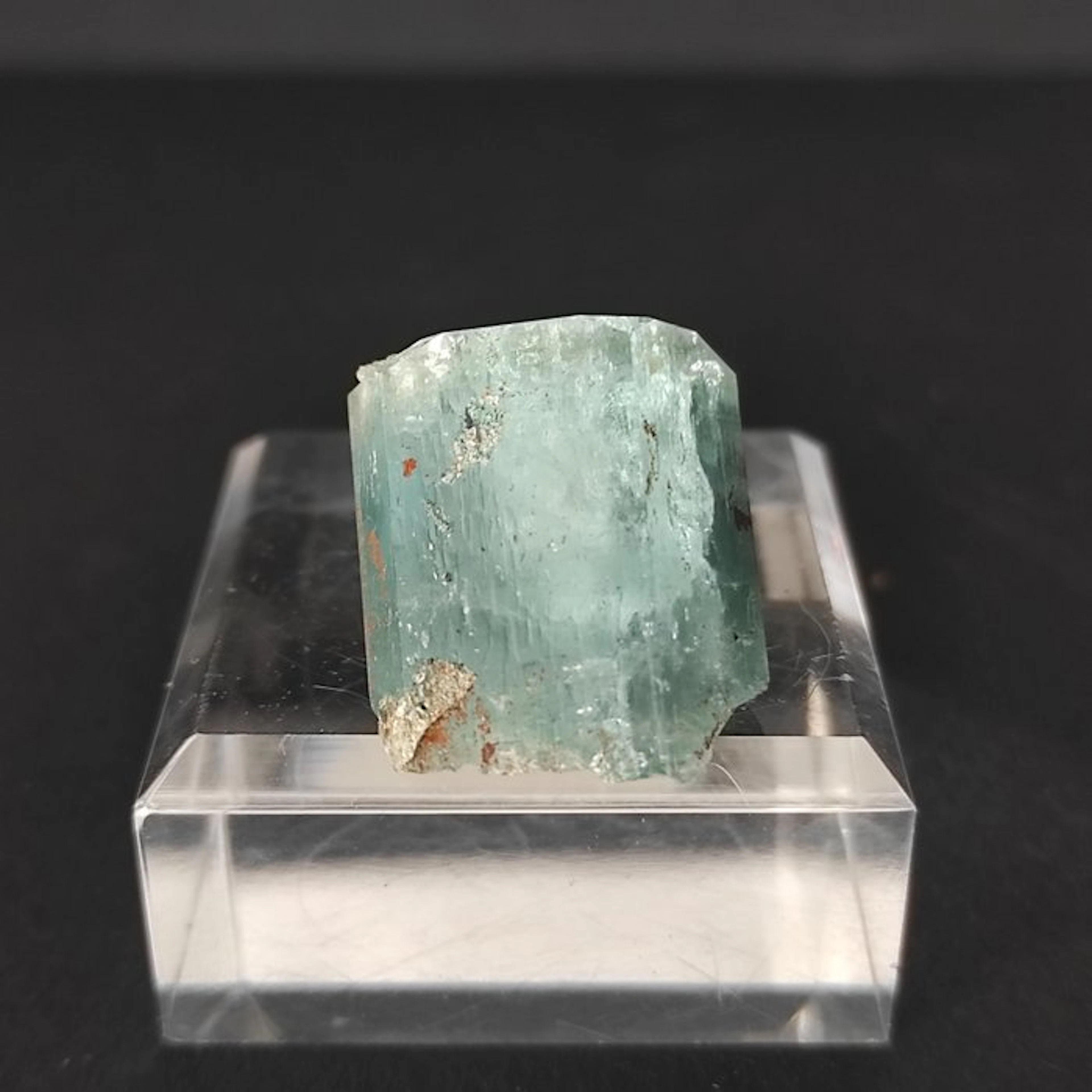 Aquamarine and black tourmaline Crystal - Height: 1.5 cm...
