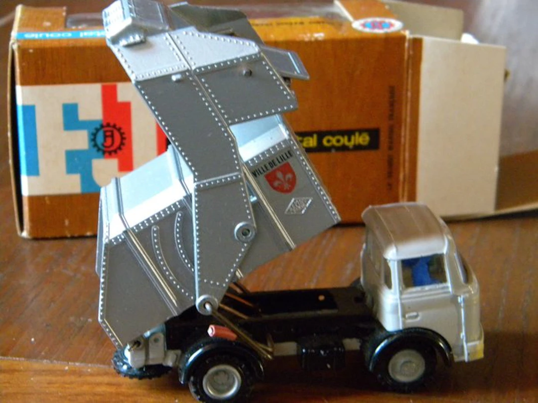 FJ (miniatures métal coulé) 1:43 - Model car - Berliet camion benne à ordures