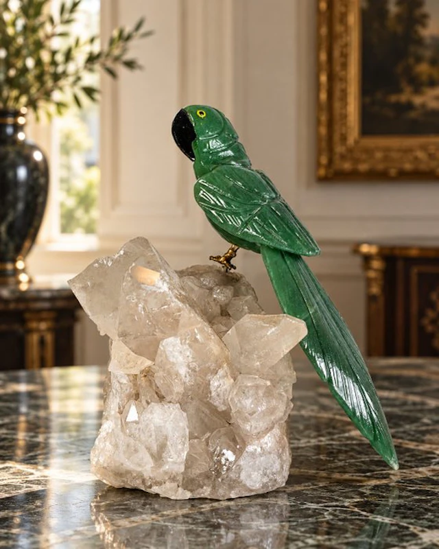 Beautiful piece - Hand-carved green parrot on a quartz...