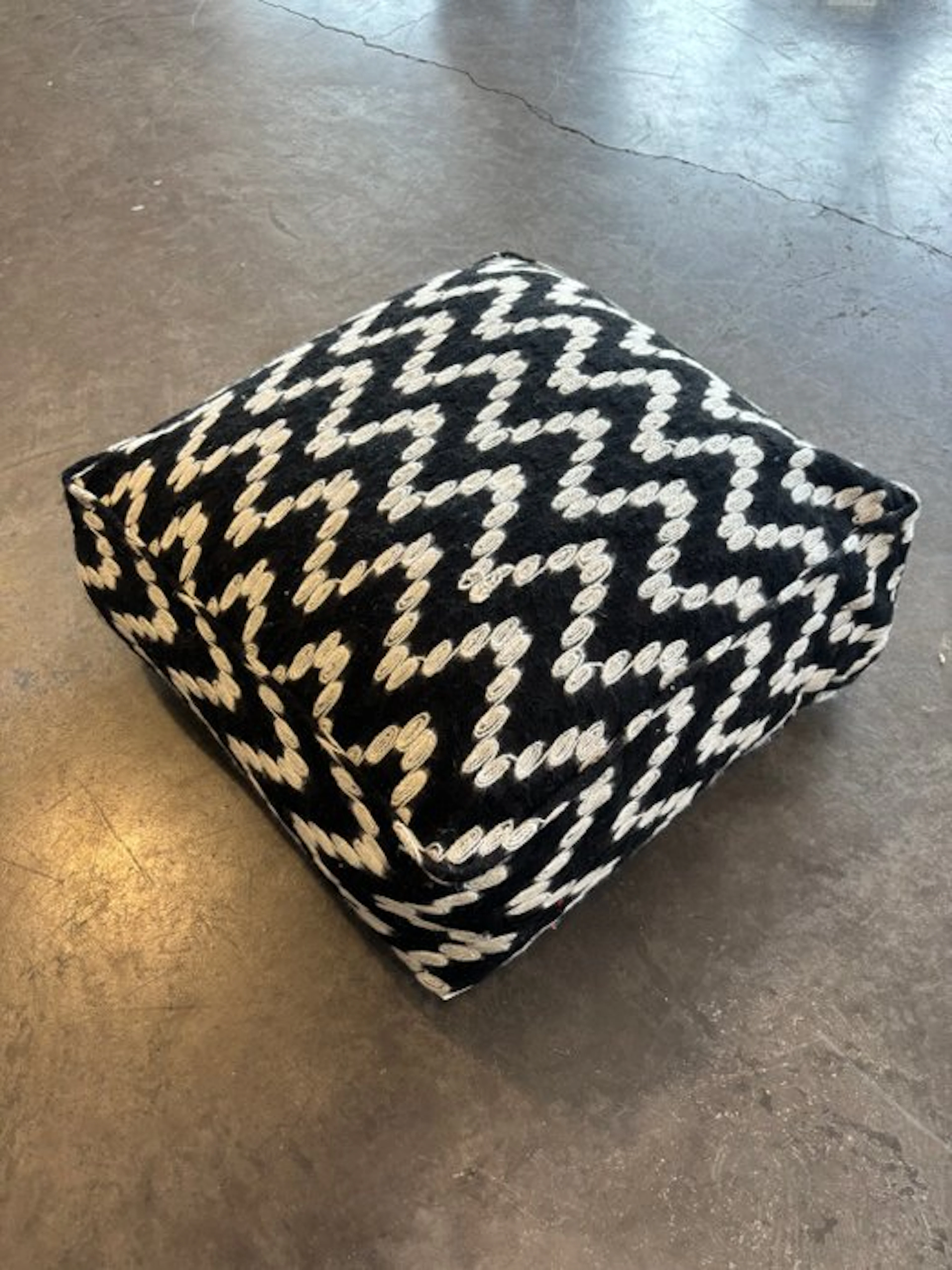 Pouffe - Modern Moroccan wool pouf, handmade. - Wool