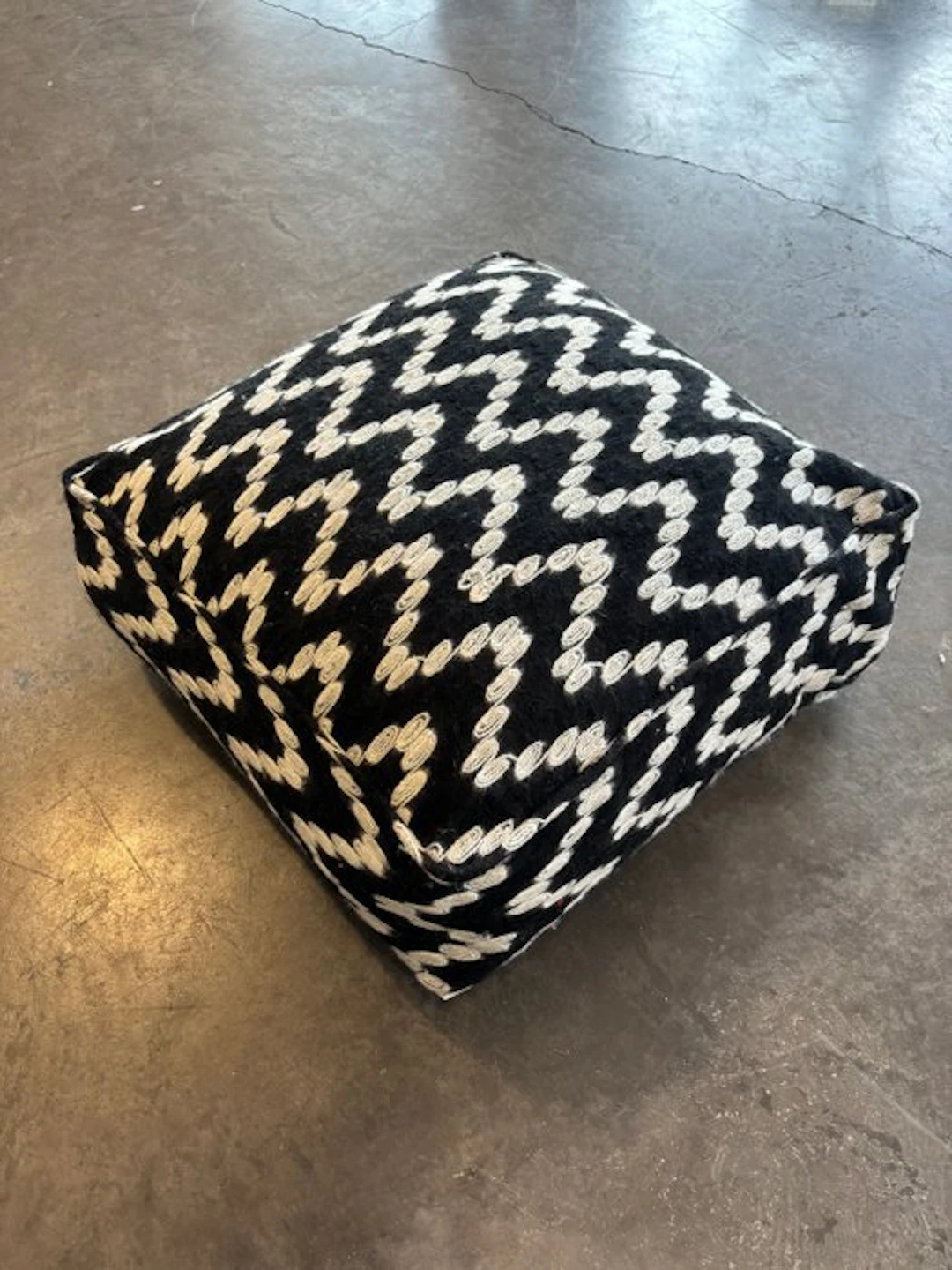 Pouffe - Modern Moroccan wool pouf, handmade. - Wool