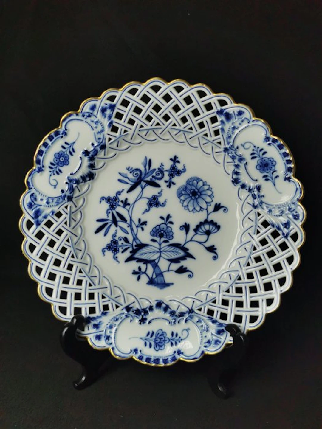 Badge Meissen raro - Cipolla blu - piatto dorato con bordo sfondato - D