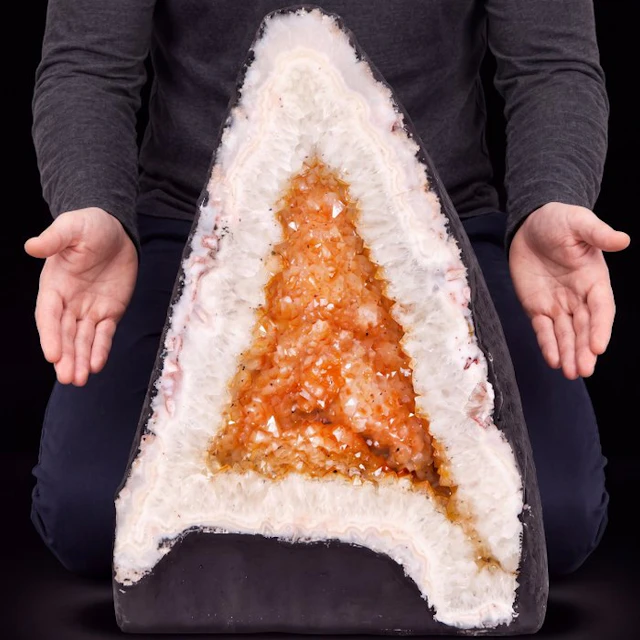 Citrine - Geode - 39x27x23 cm- 21 kg