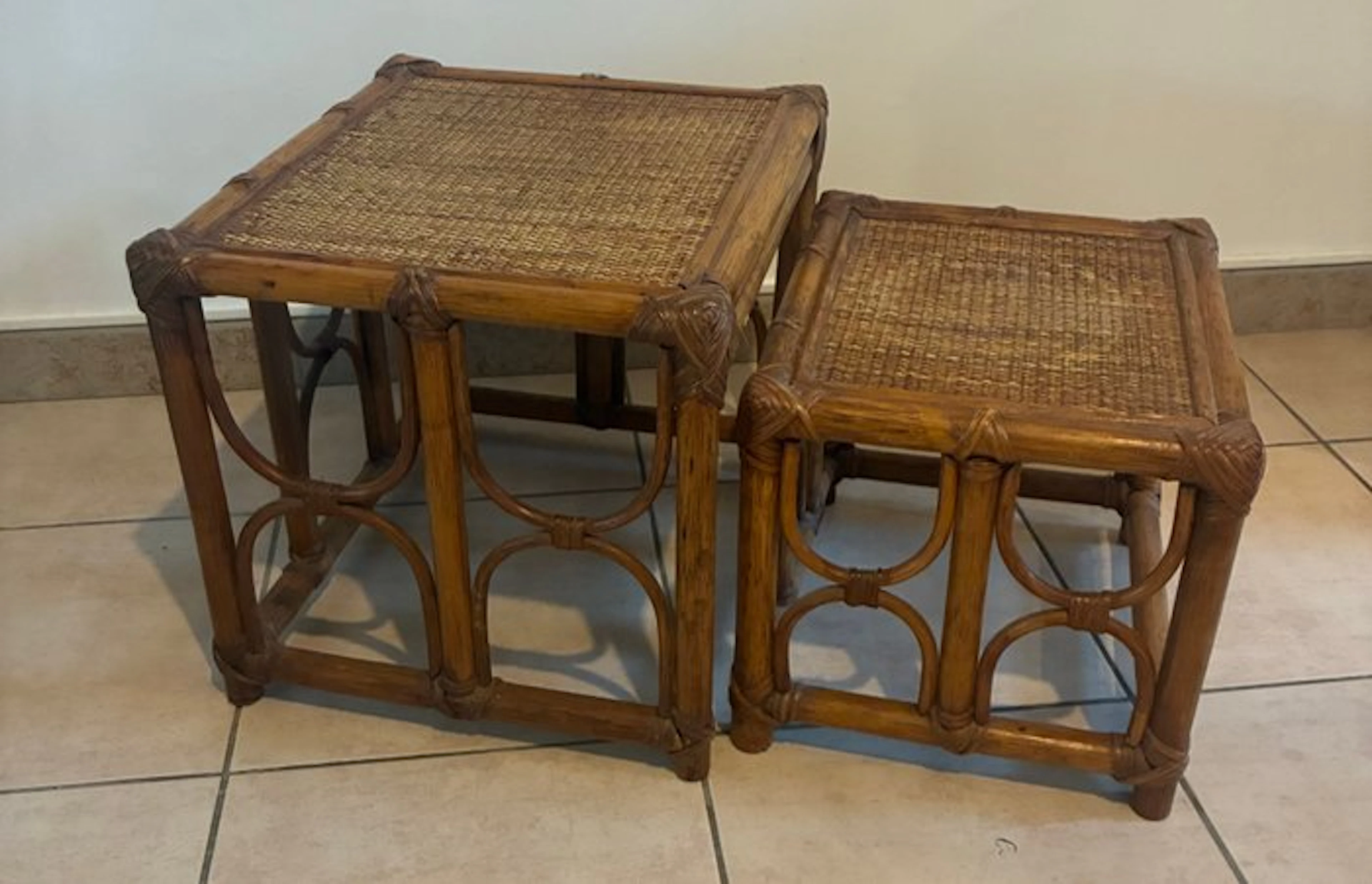 Nesting tables - Bamboo, Rattan, Wood - Two vintage stools.