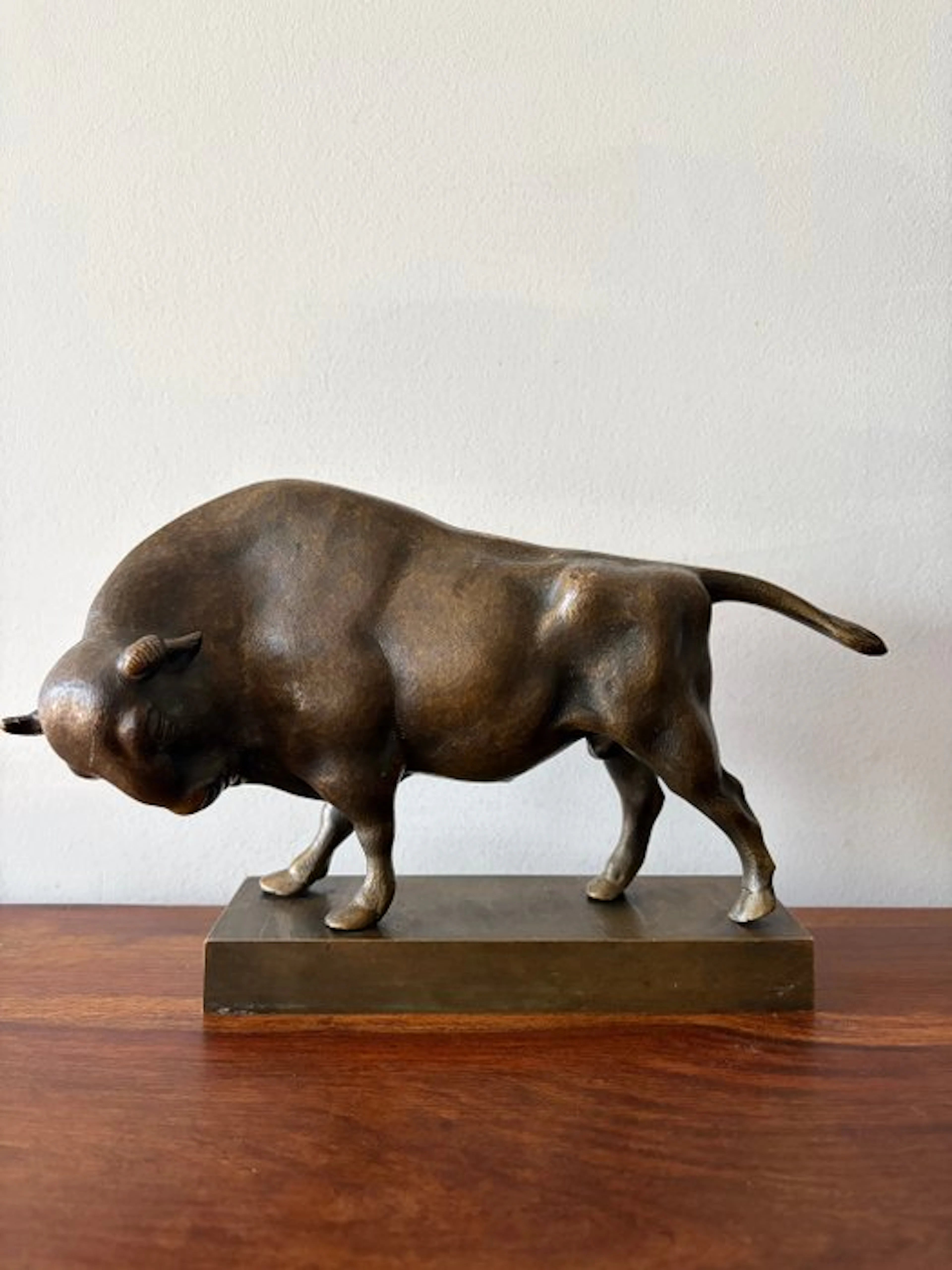 Sculpture, Sculpture taureau en bronze - 16 cm - Patinated bronze