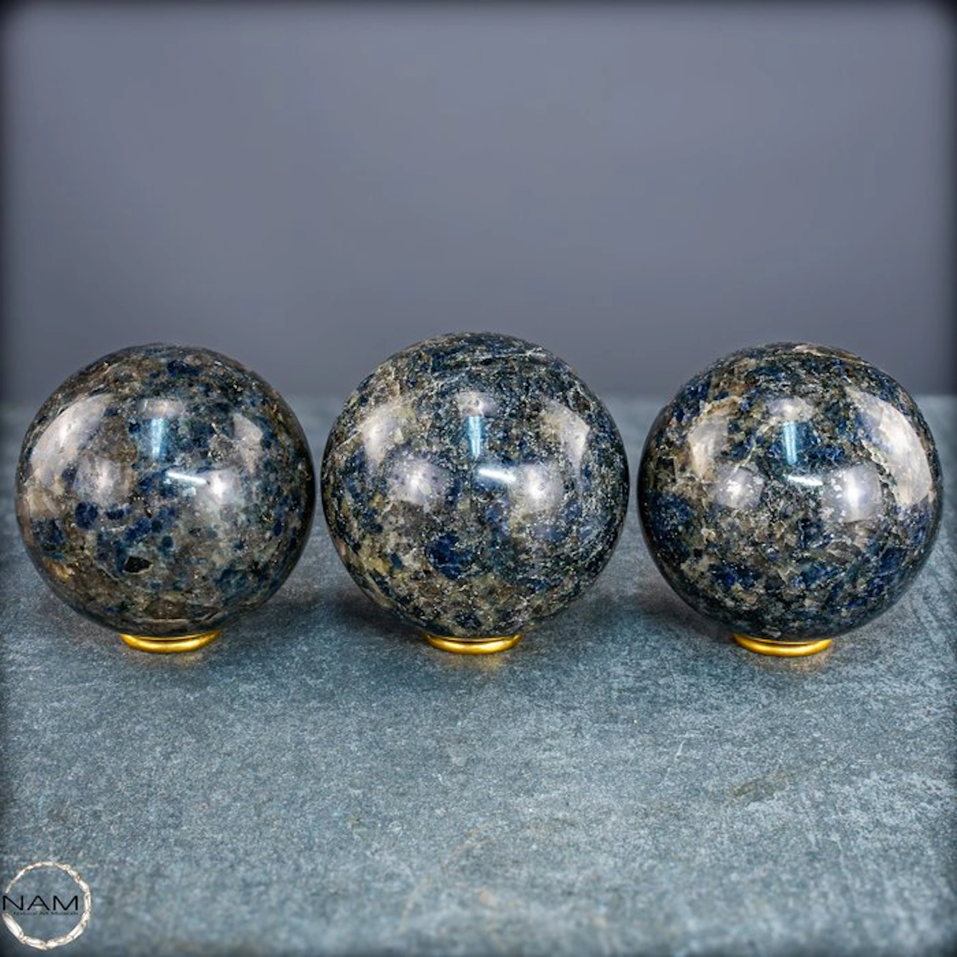 Elegant cordierite set – Mystical depths in blue & silver- 2150.13 g - (3)