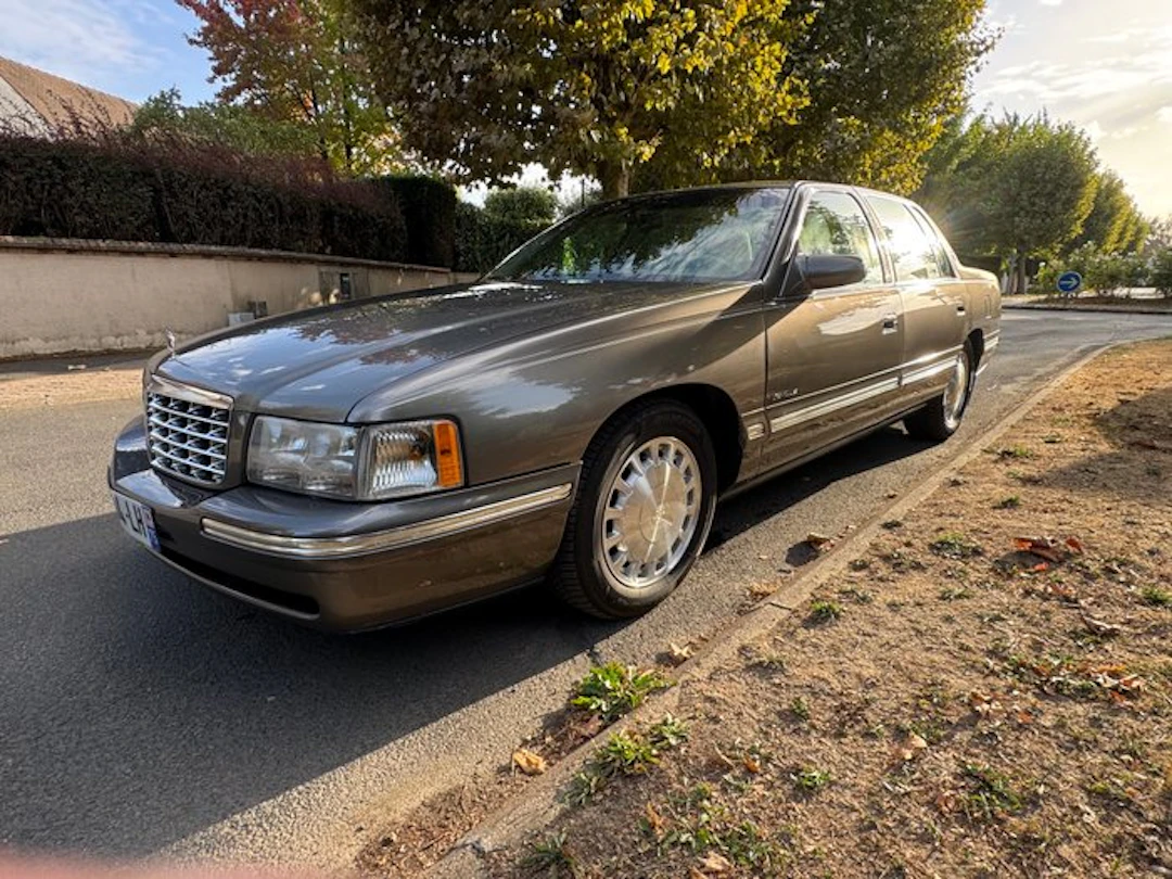 Cadillac - DeVille V8 - 1999