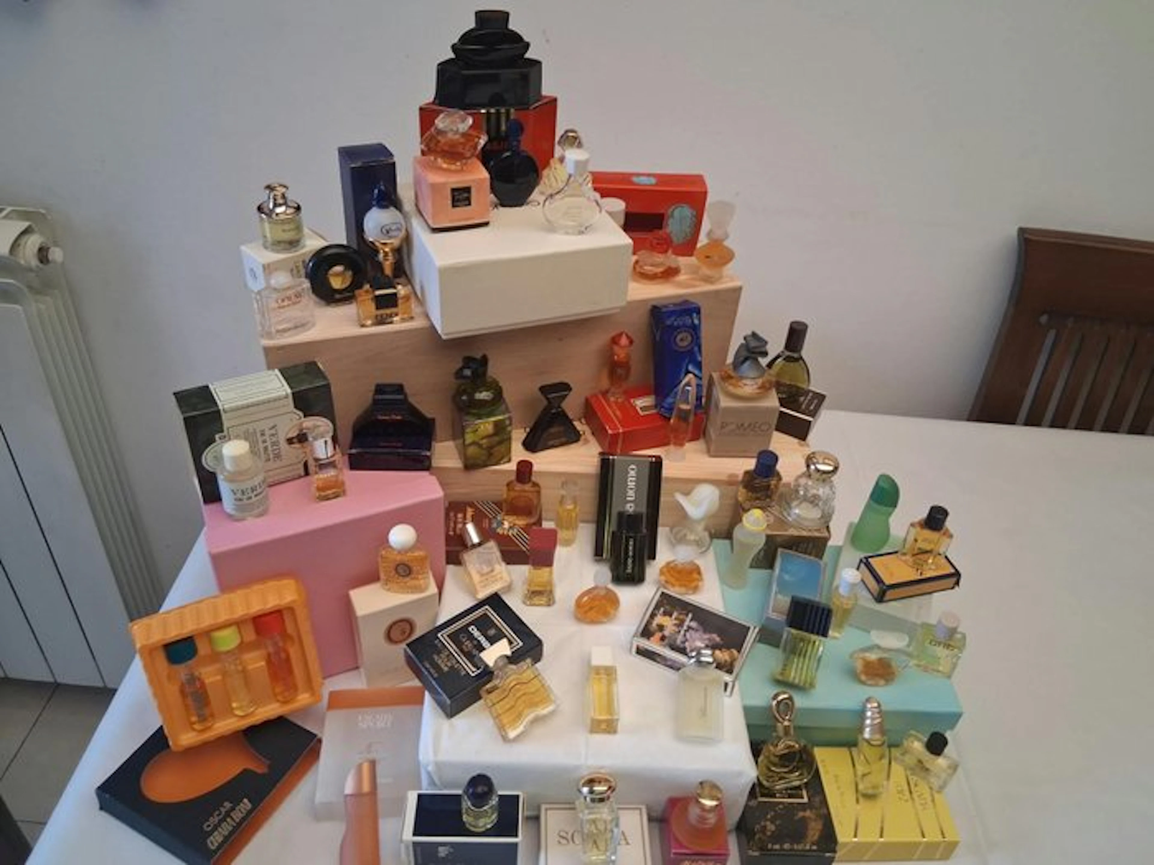 Themed collection - Collection of 52 perfume samples. - Guerlain