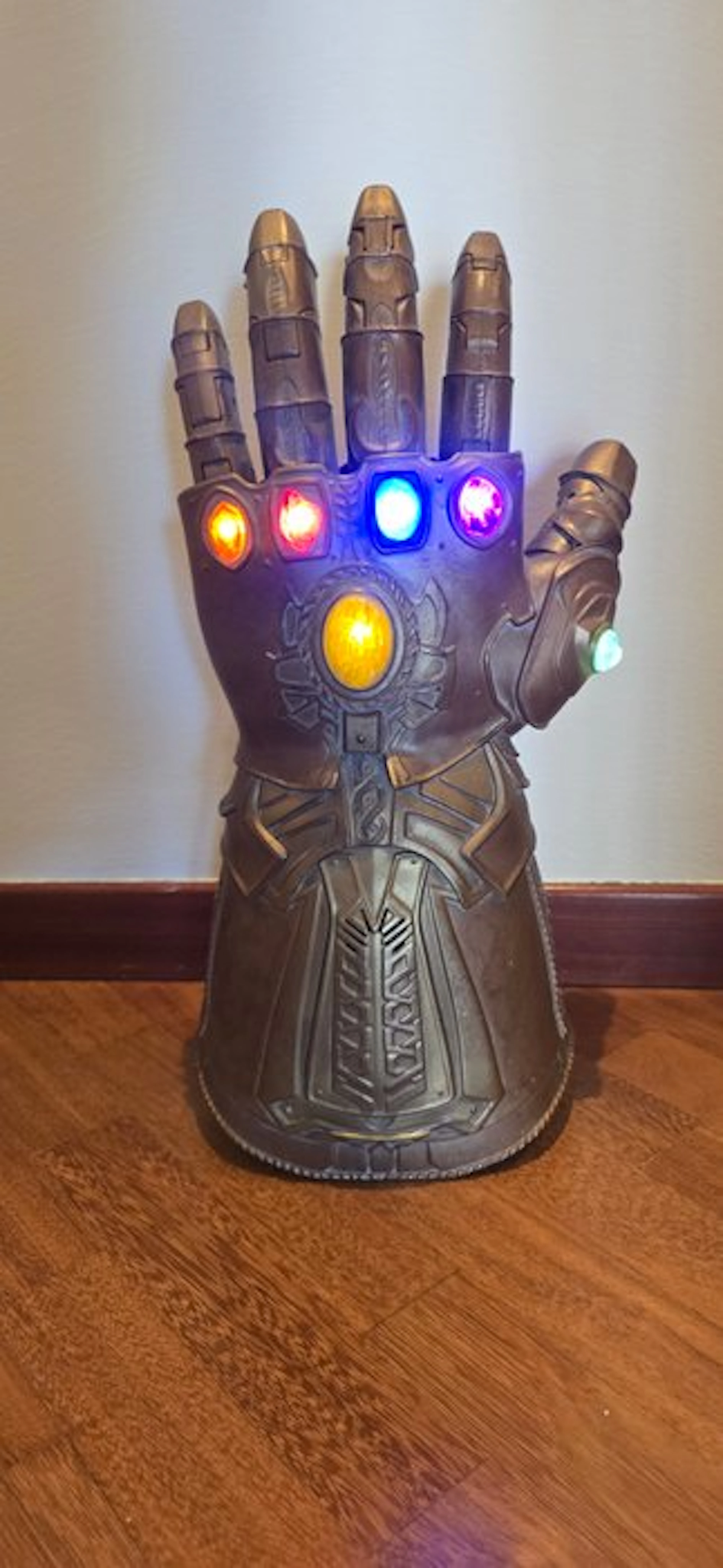 Marvel: Avengers - Hasbro - - Movie prop Gauntlet...
