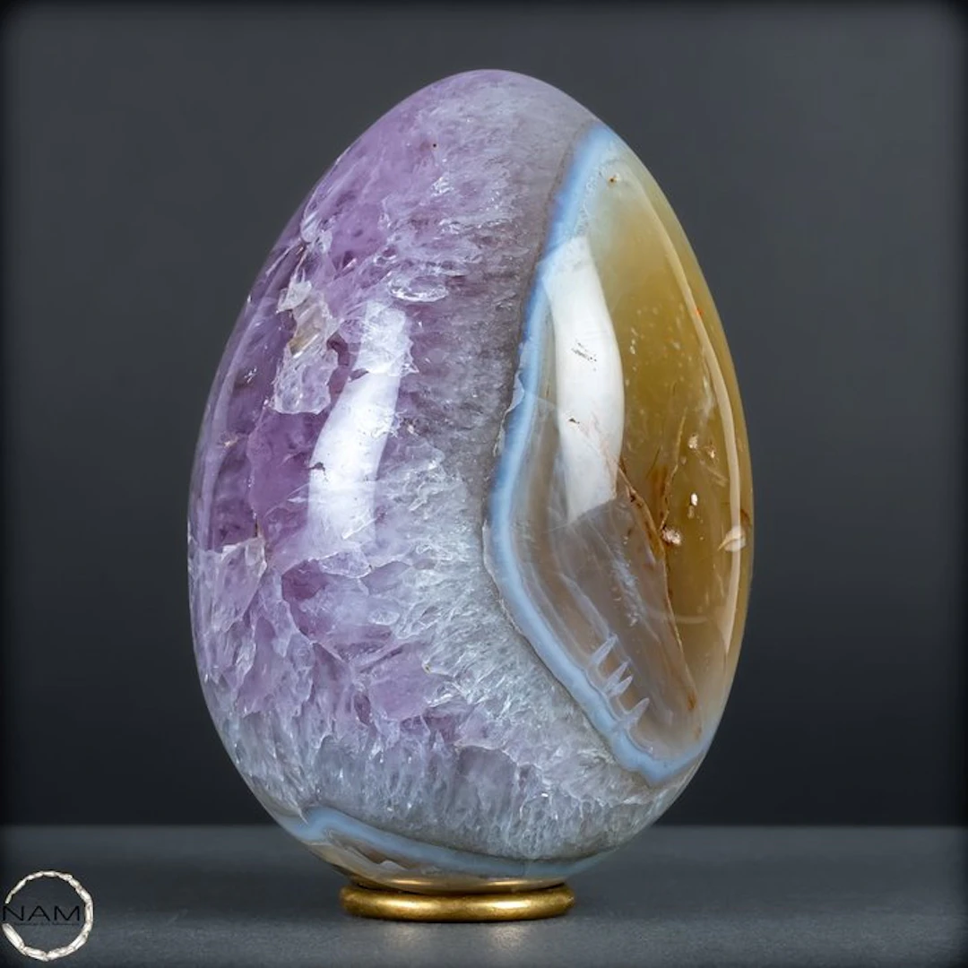 Exceptional amethyst-agate egg – a fascinating one-of-a-kind piece