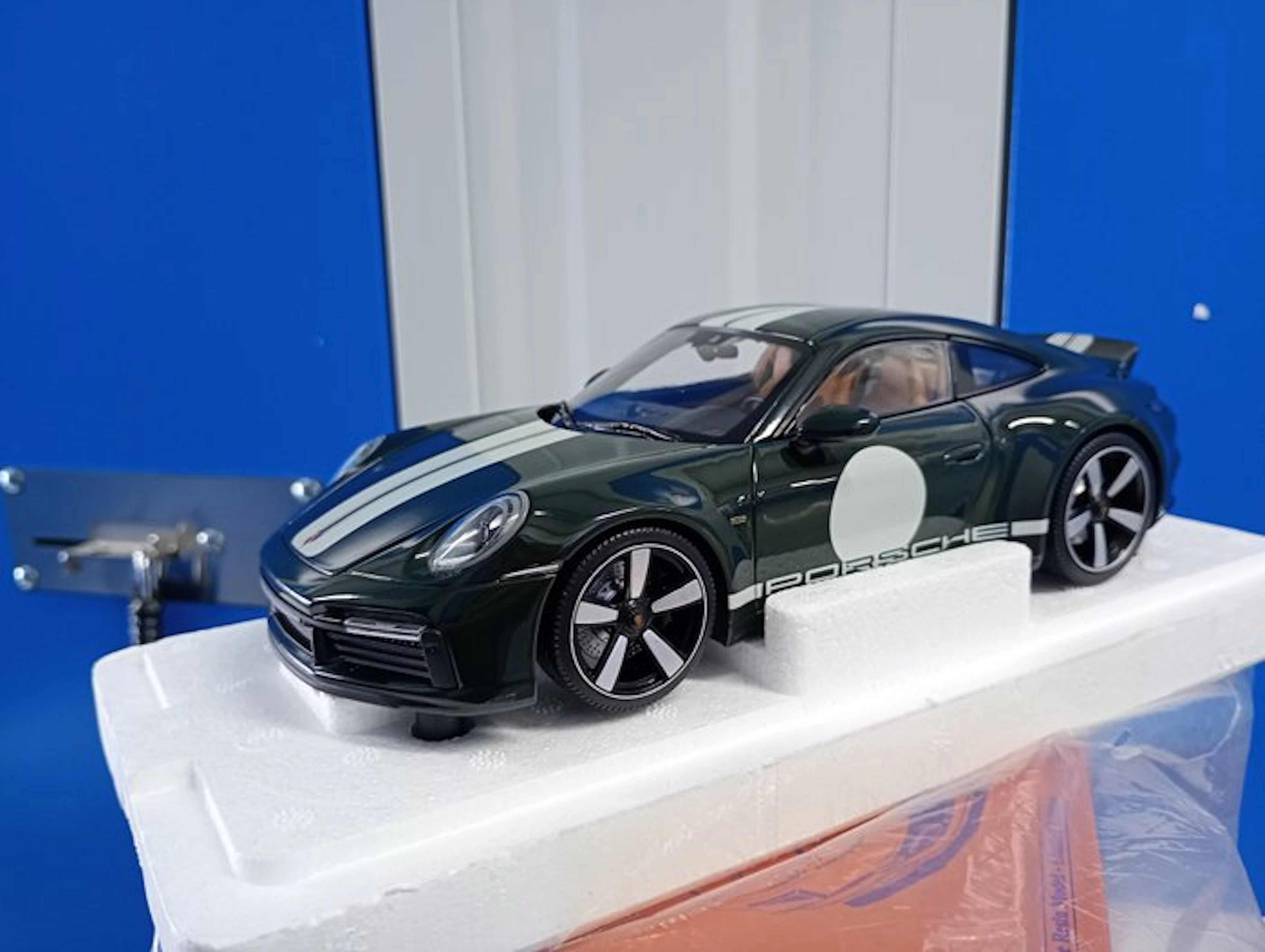 MiniChamps 1:18 - Model sports car - Porsche 911 Sport Classic