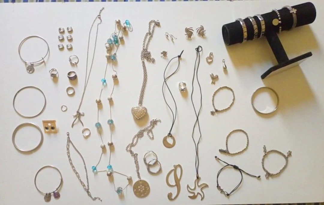 Themed collection - Jewelry-themed collection in pure...