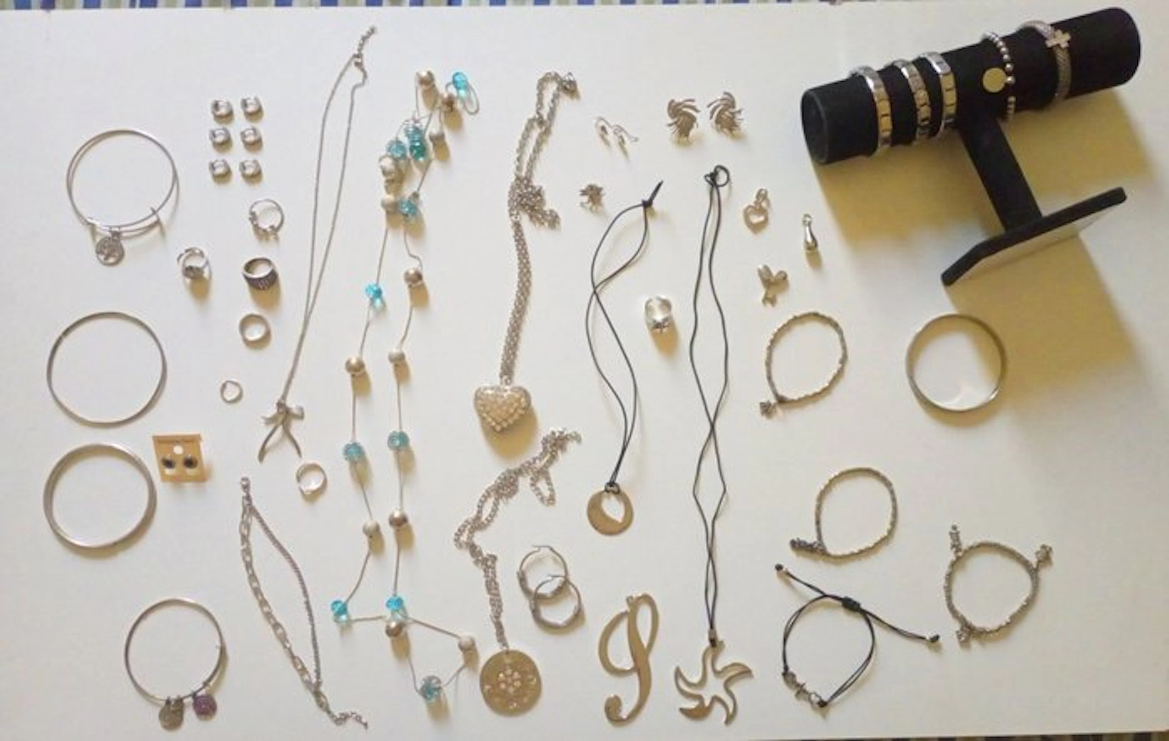 Themed collection - Jewelry-themed collection in pure...