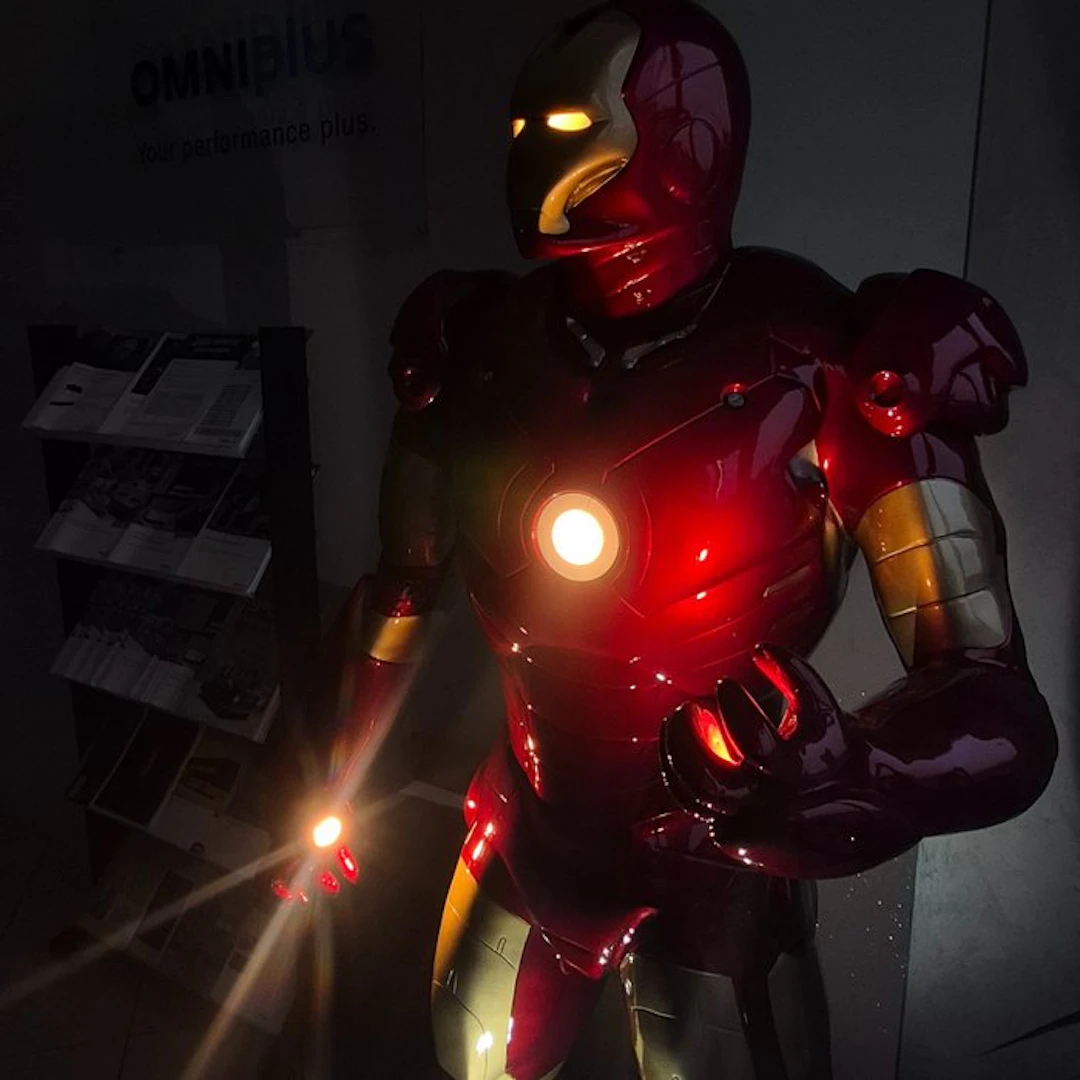 Sculpture, Iron Man - Large Statue on black base, with lighting -
