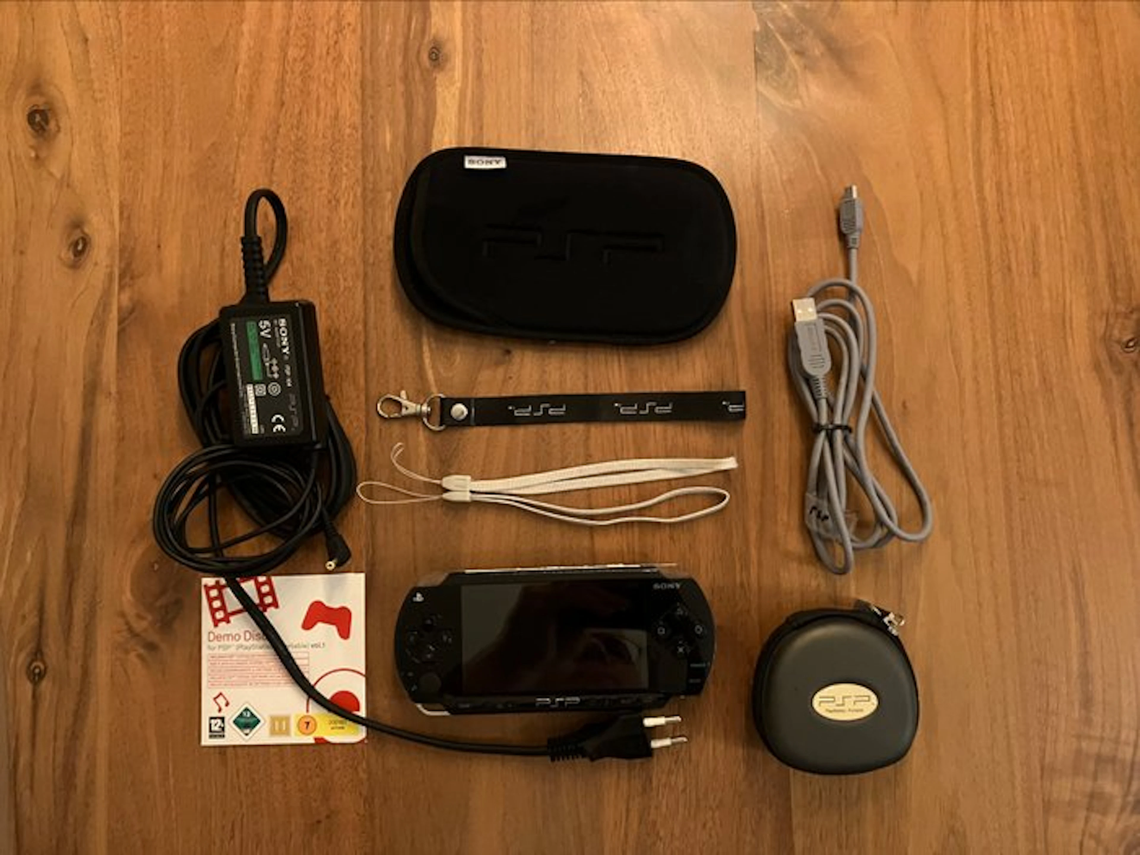 Sony - Playstation Portable (PSP) - Sony PSP-1004 plus 24...