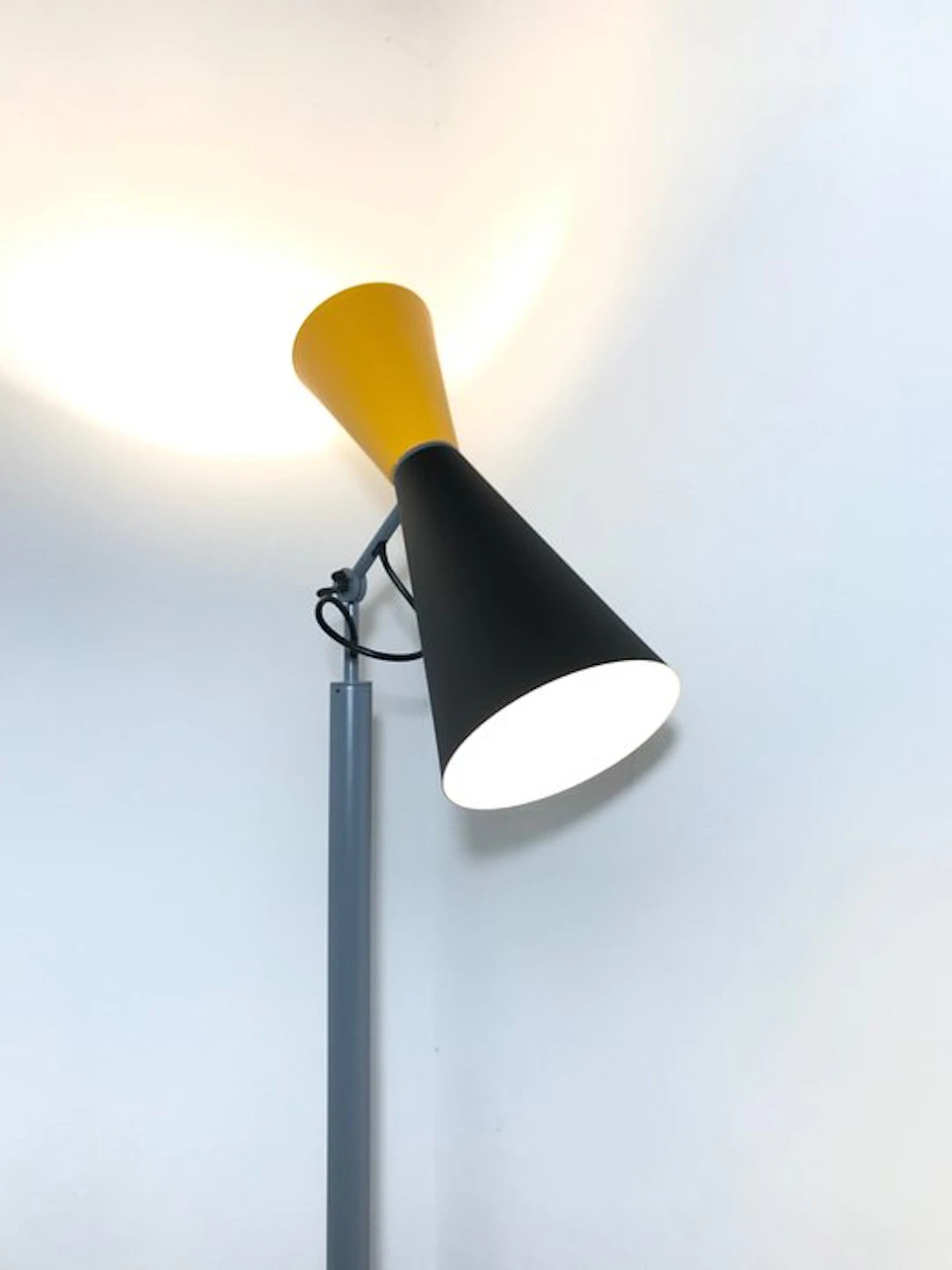 Le Corbusier - Lamp - Parliament Yellow/Black - Aluminium