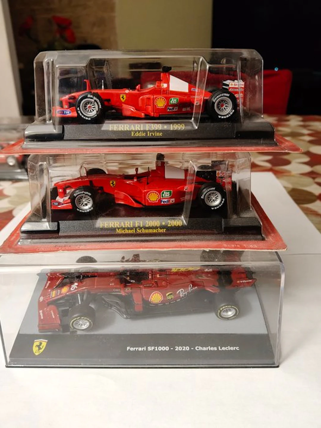 IXO 1:43 - Model race car (3) - Ferrari F399; Ferrari F1 2000; Ferrari SF1000